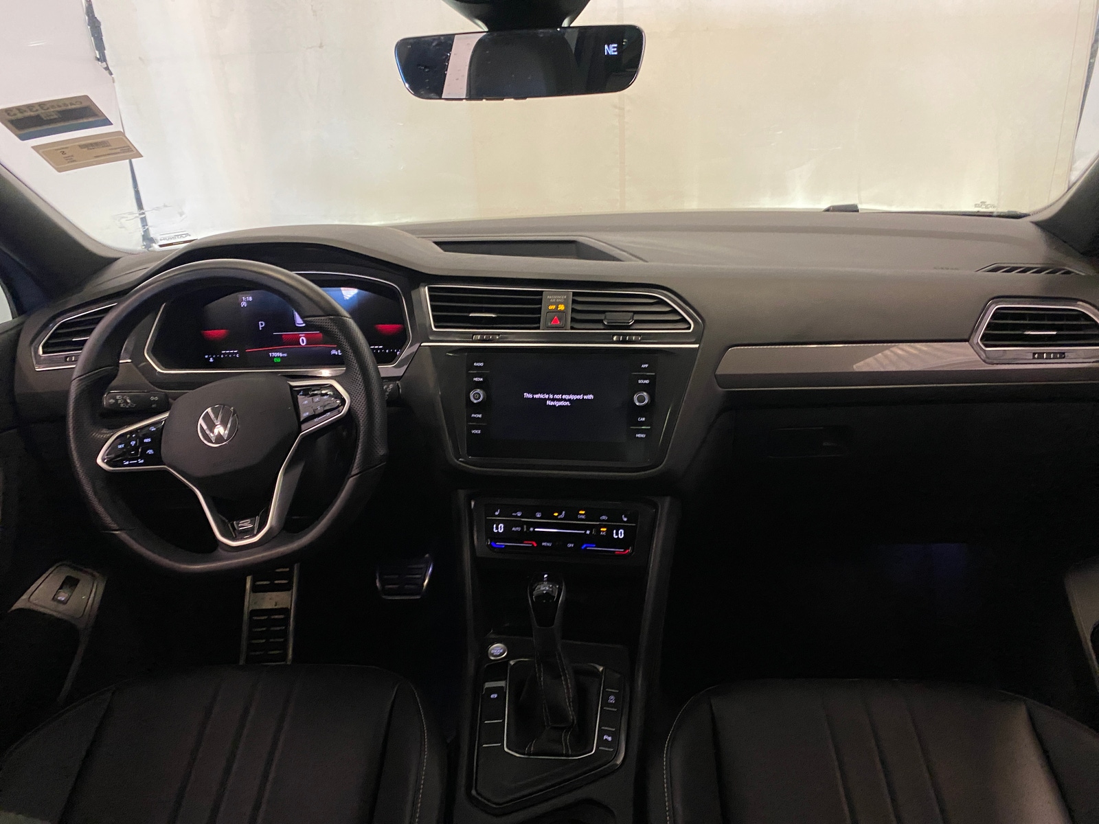 Thumbnail: 2024 Volkswagen Tiguan - 3