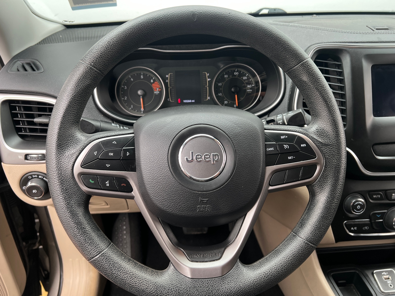 Thumbnail: 2019 Jeep Cherokee - 5