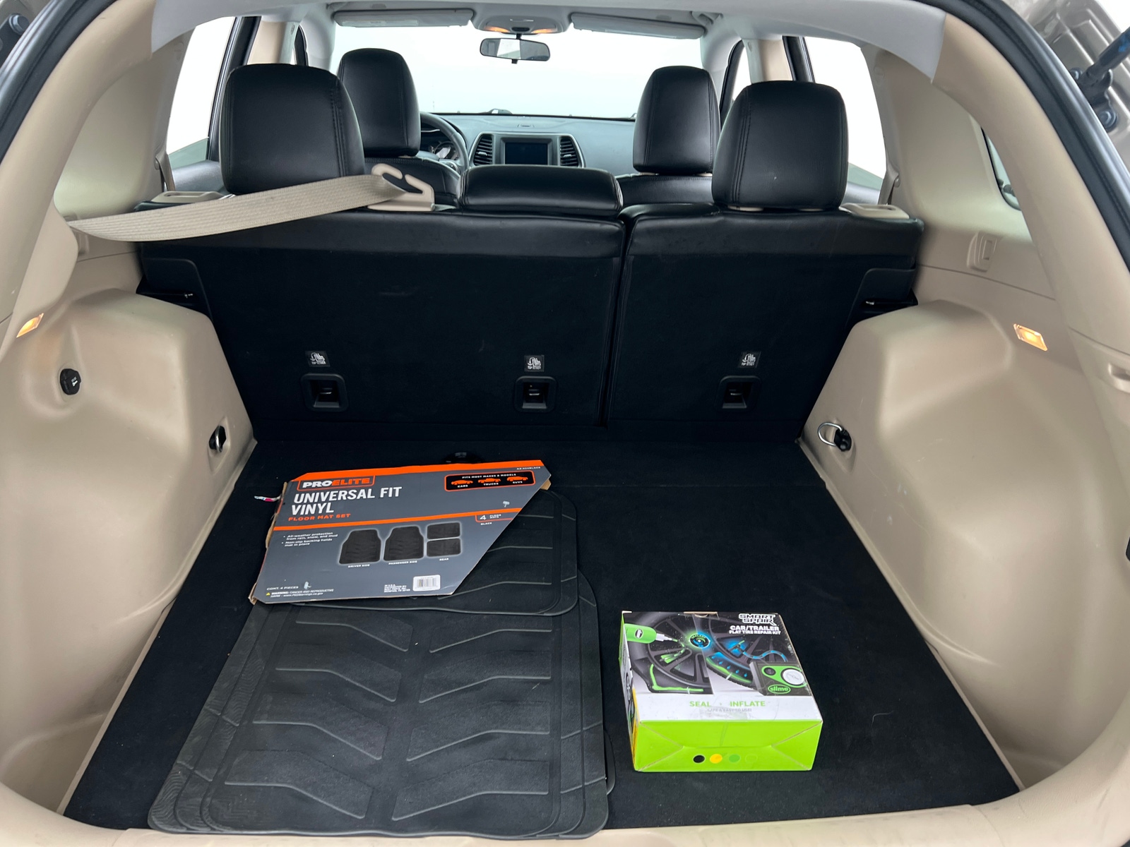 Thumbnail: 2019 Jeep Cherokee - 7