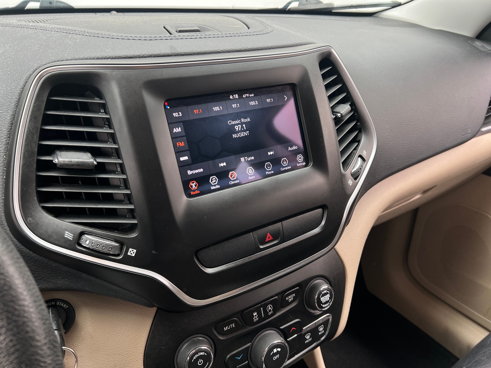 Thumbnail: 2019 Jeep Cherokee - 4