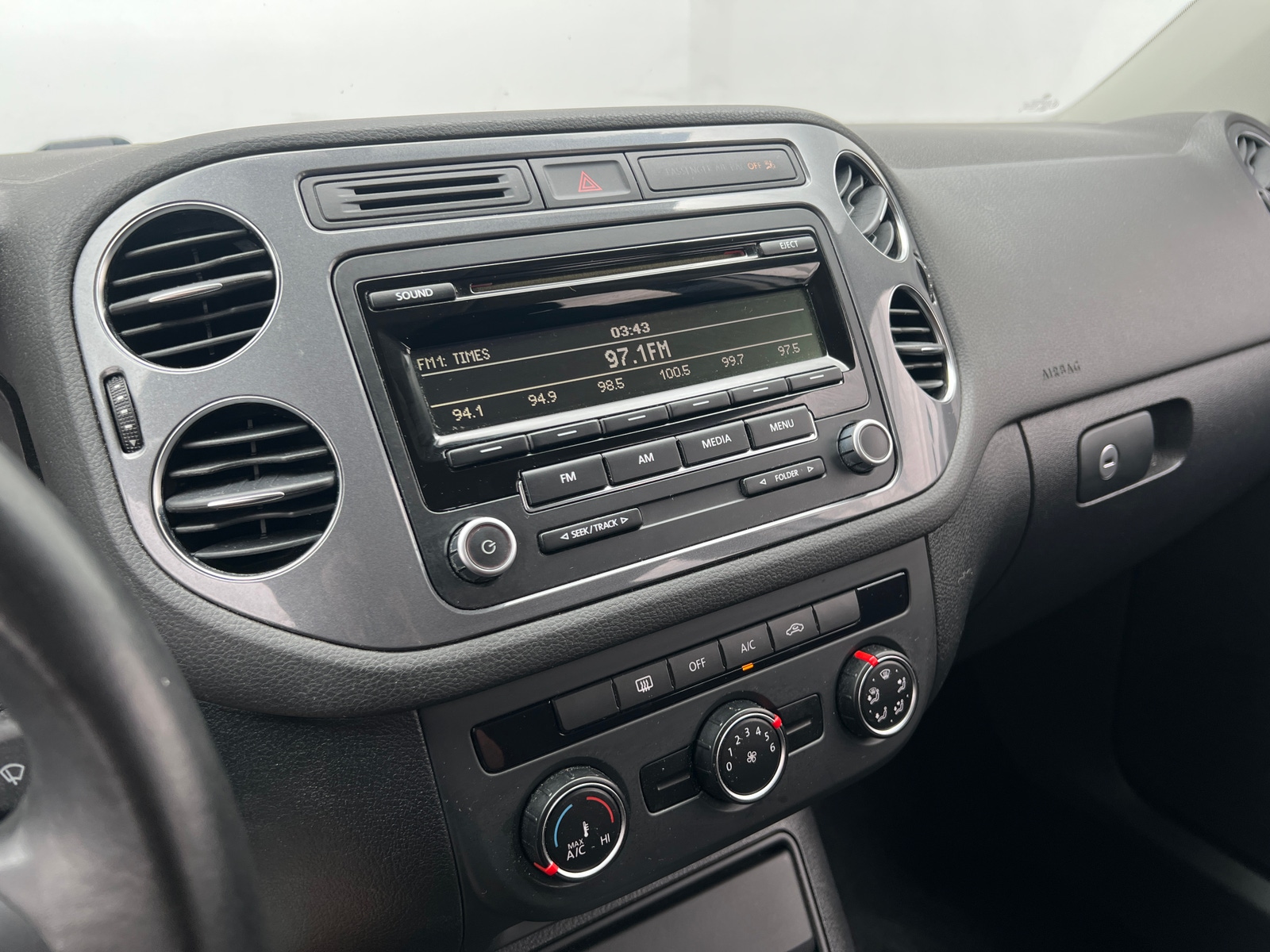 Thumbnail: 2013 Volkswagen Tiguan - 4