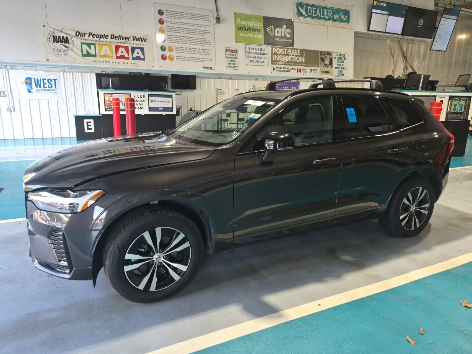 2024 Volvo XC60 Core Dark Theme
