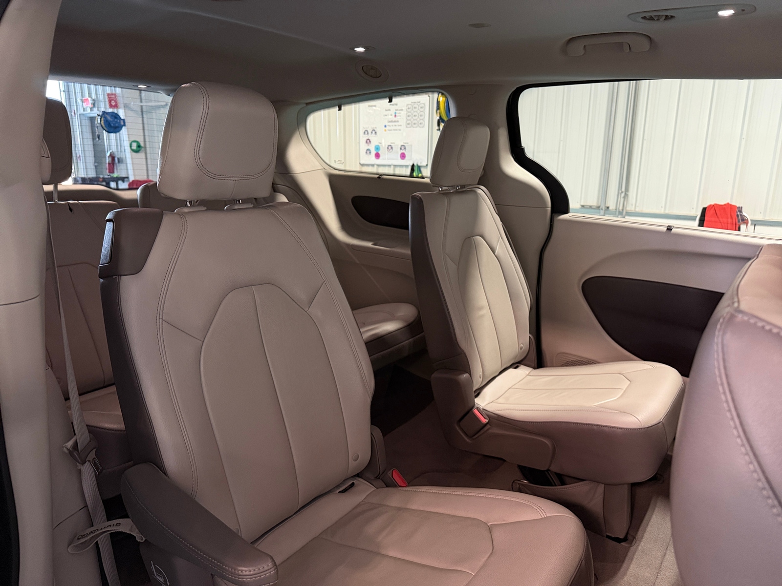 Thumbnail: 2017 Chrysler Pacifica - 5