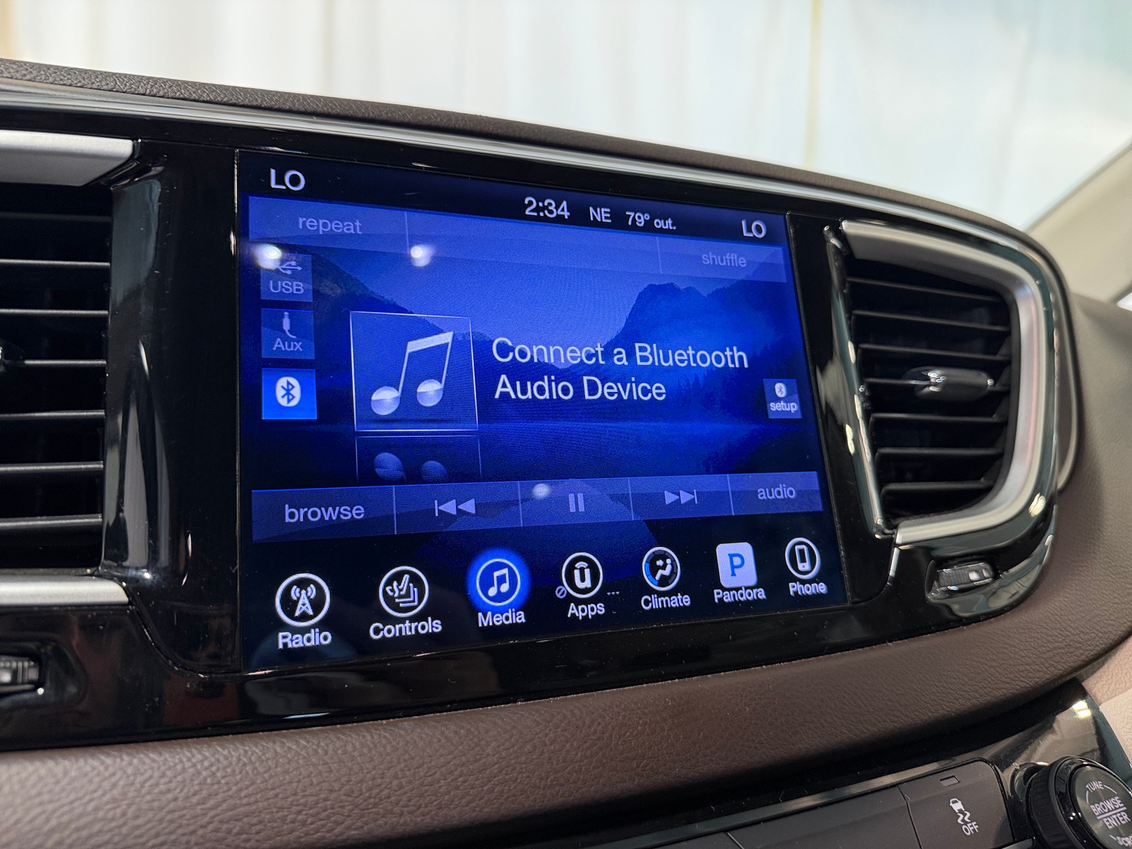 Thumbnail: 2017 Chrysler Pacifica - 3
