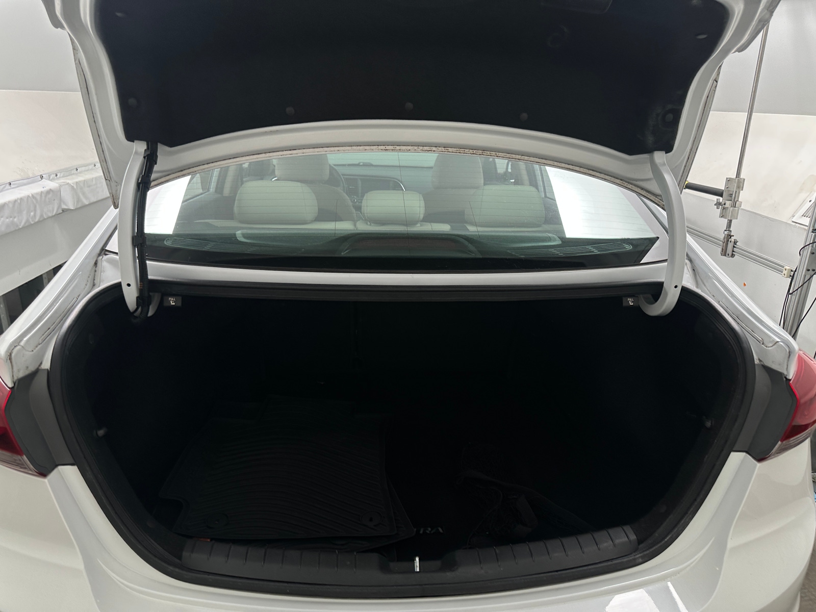 Thumbnail: 2017 Hyundai Elantra - 6