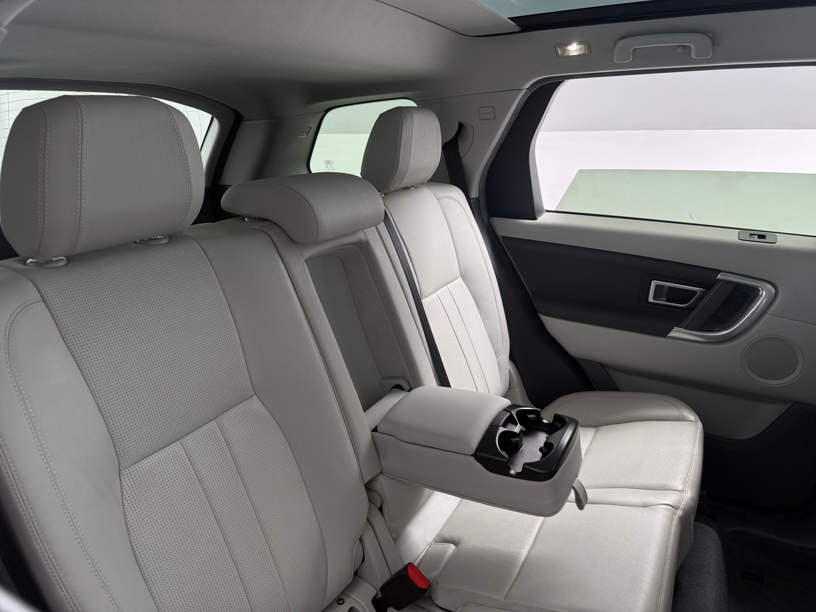 Thumbnail: 2019 Land Rover Discovery Sport - 5