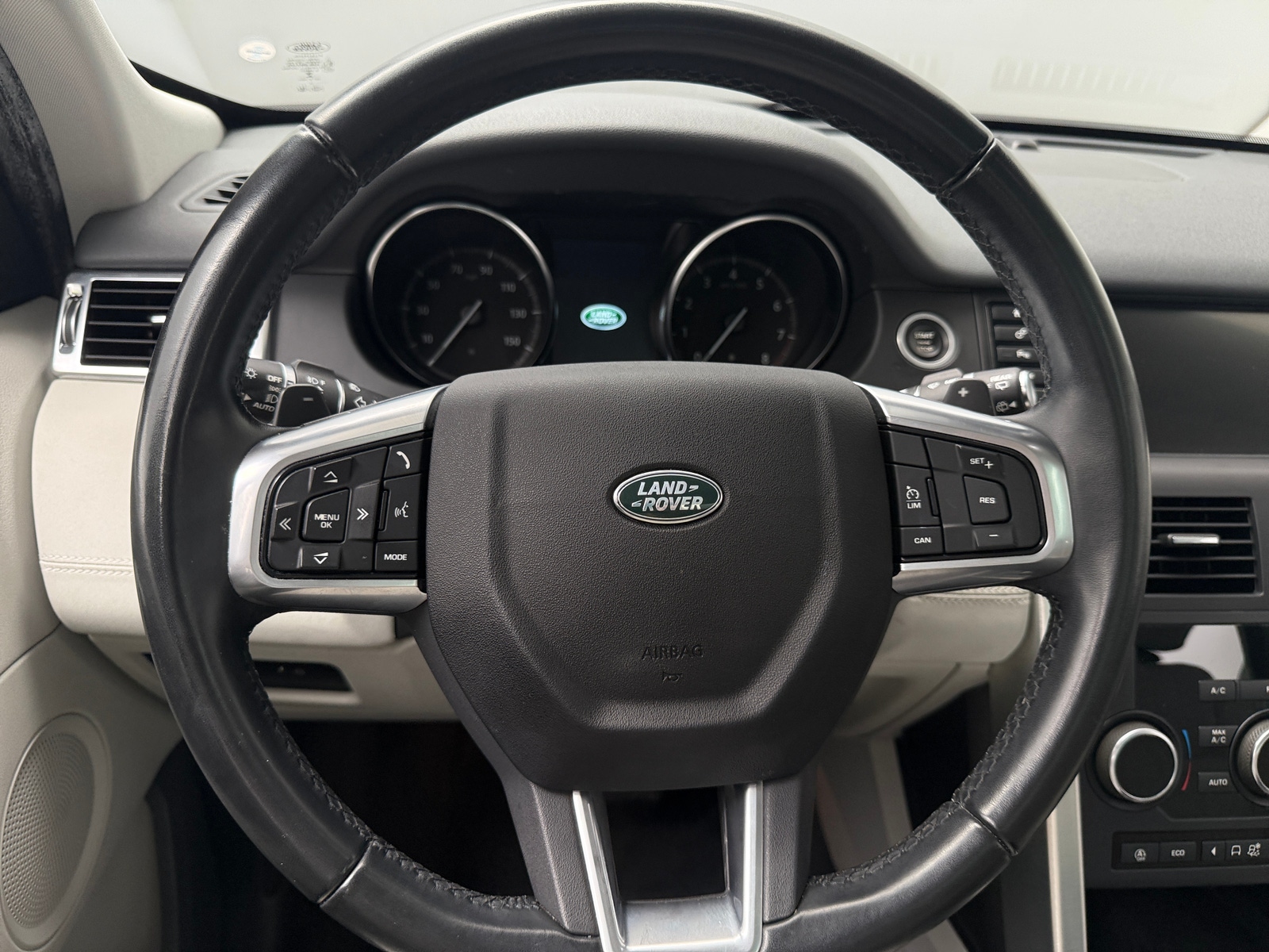 Thumbnail: 2019 Land Rover Discovery Sport - 4