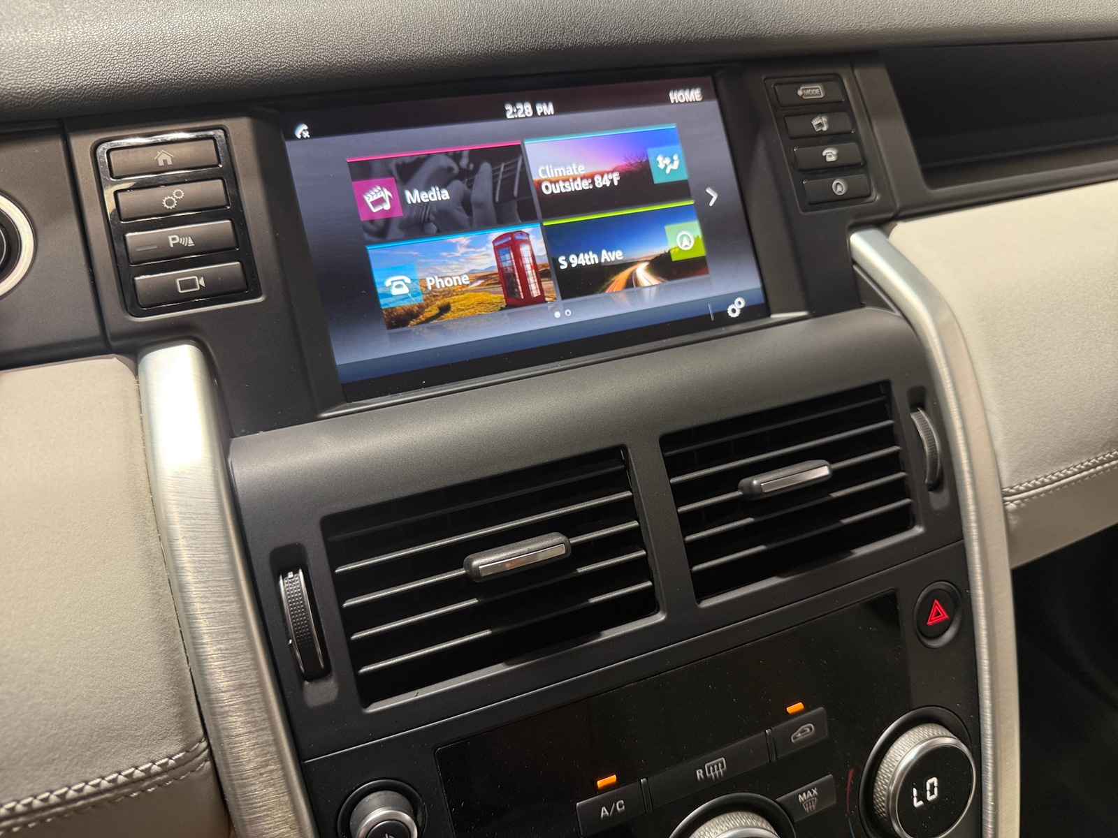 Thumbnail: 2019 Land Rover Discovery Sport - 3