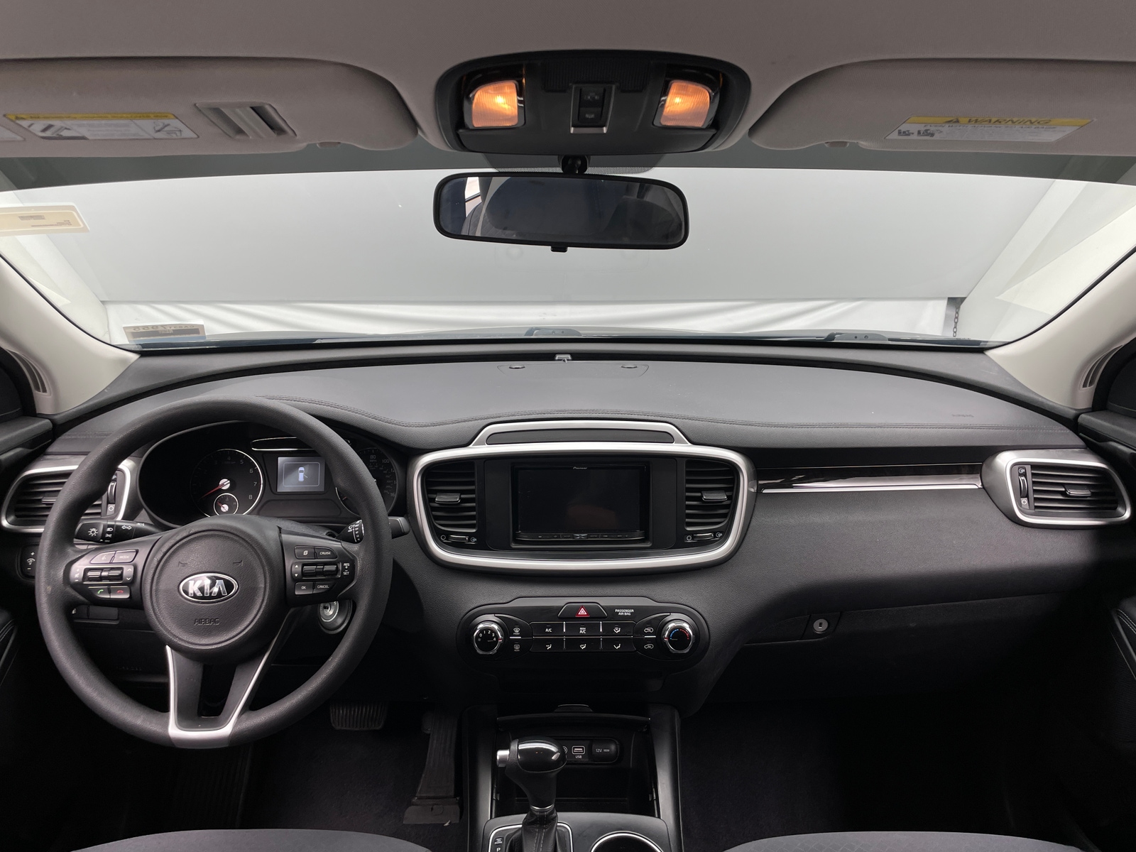 Thumbnail: 2017 Kia Sorento - 3