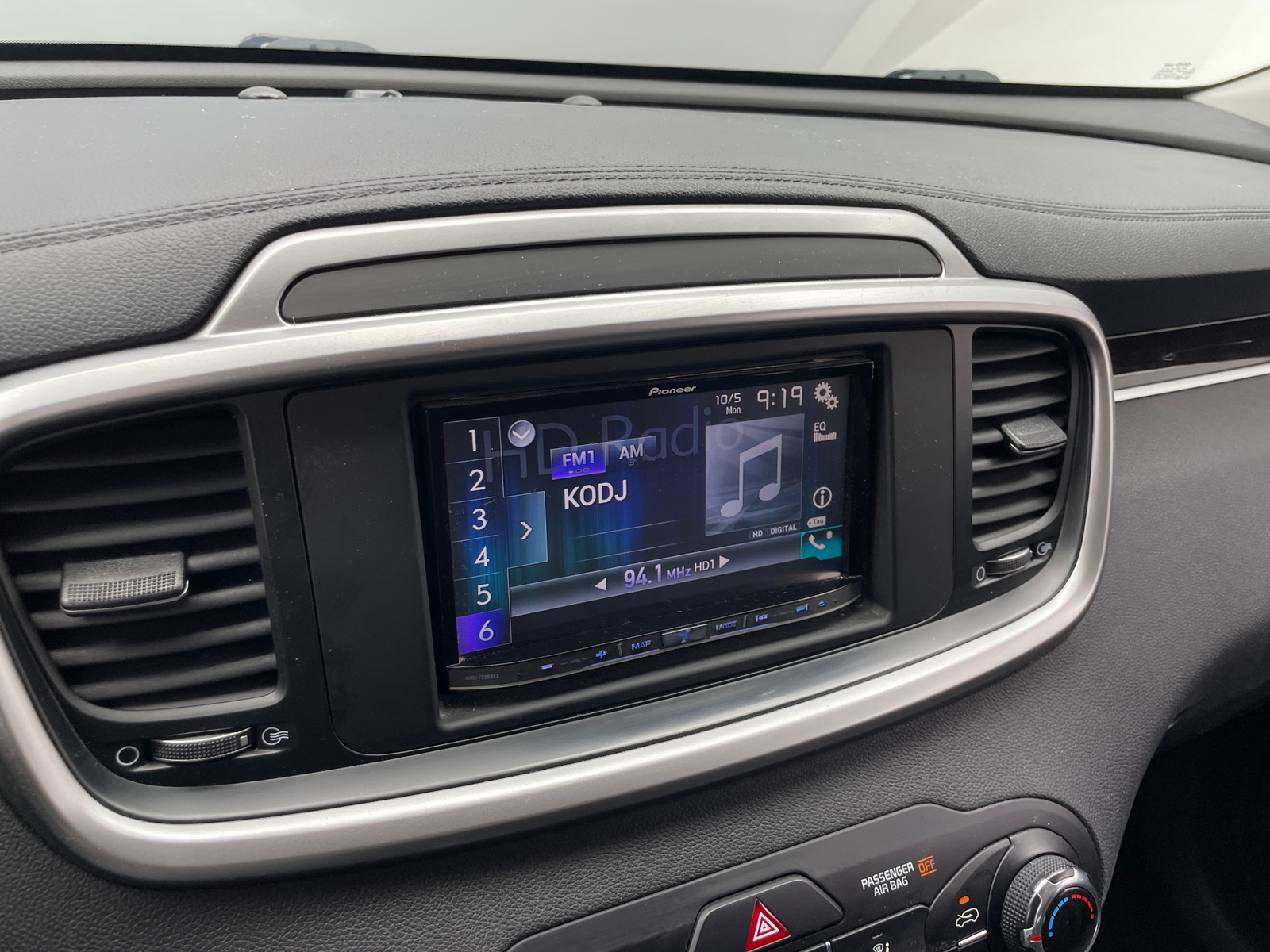 Thumbnail: 2017 Kia Sorento - 4
