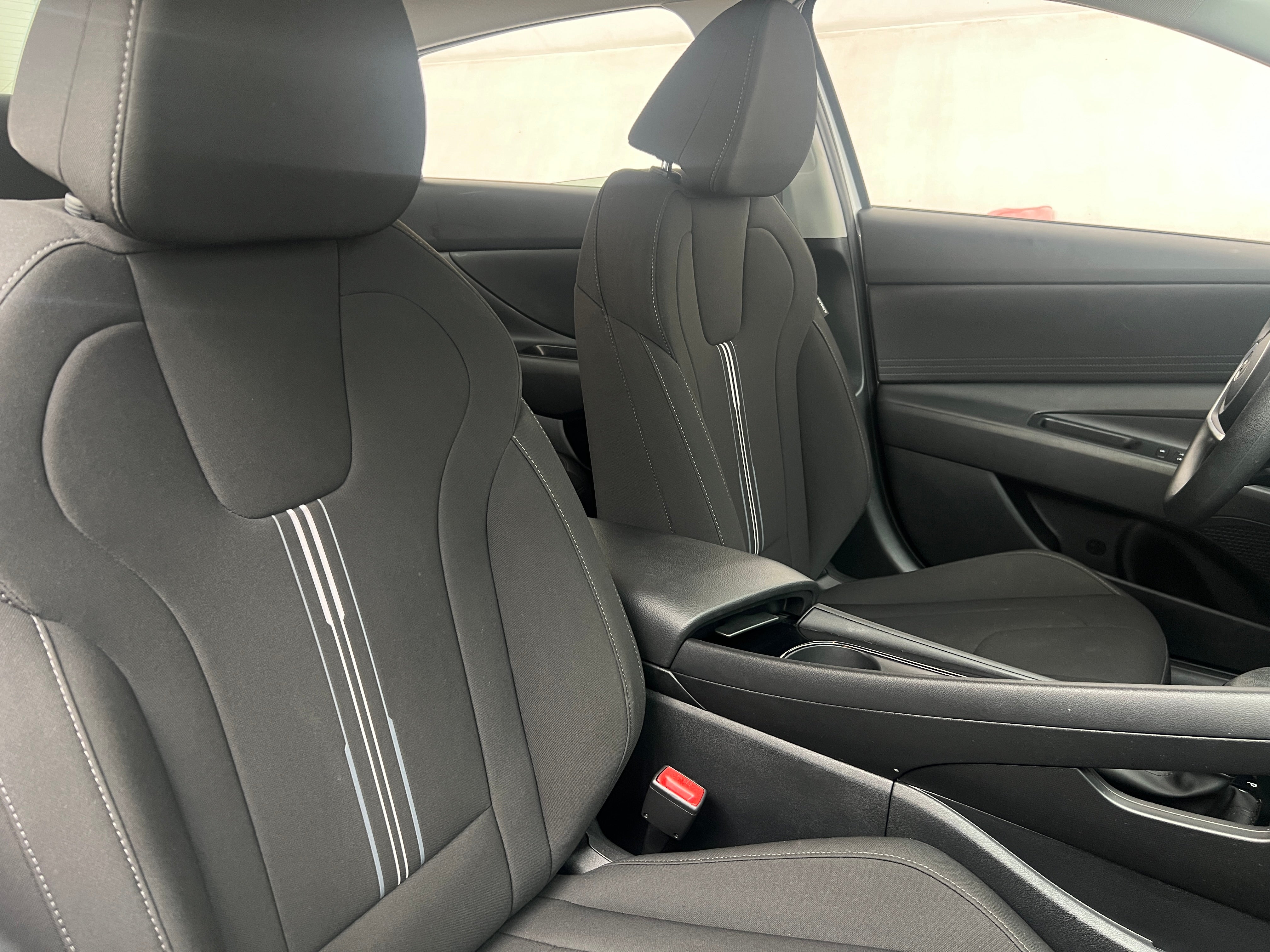 2026 Hyundai Elantra Blue - Photo 2