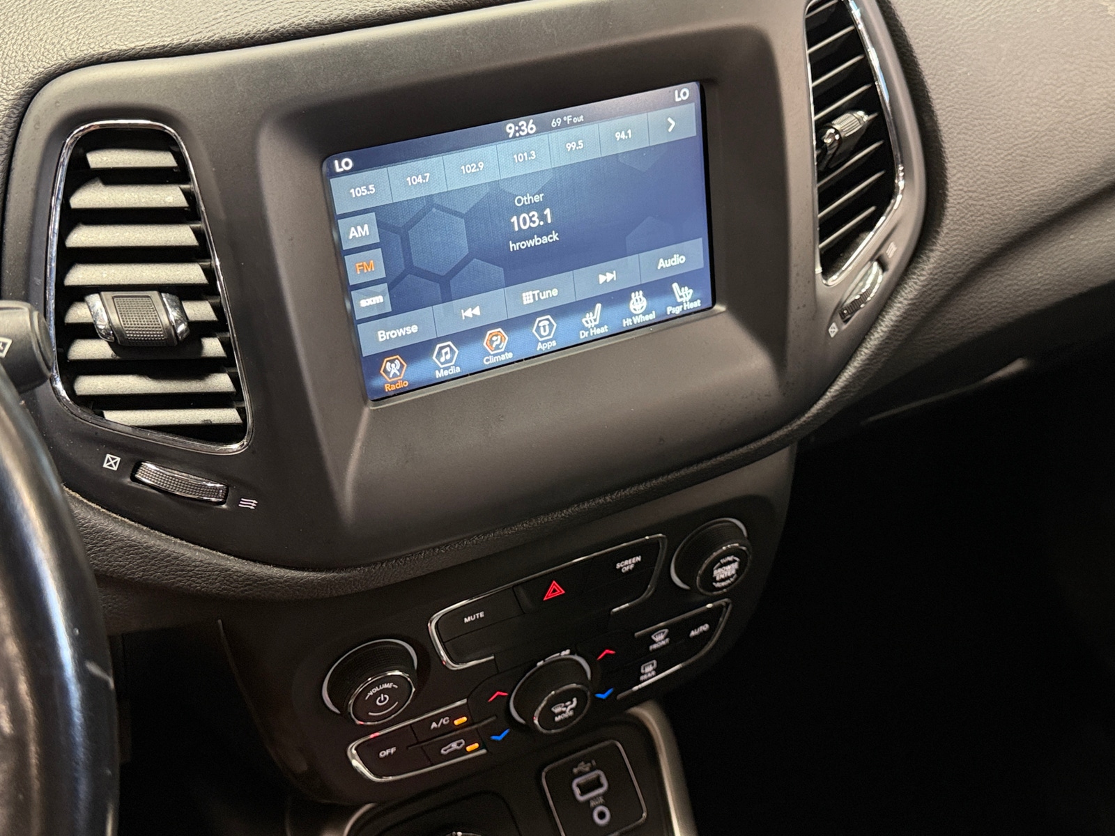Thumbnail: 2021 Jeep Compass - 4
