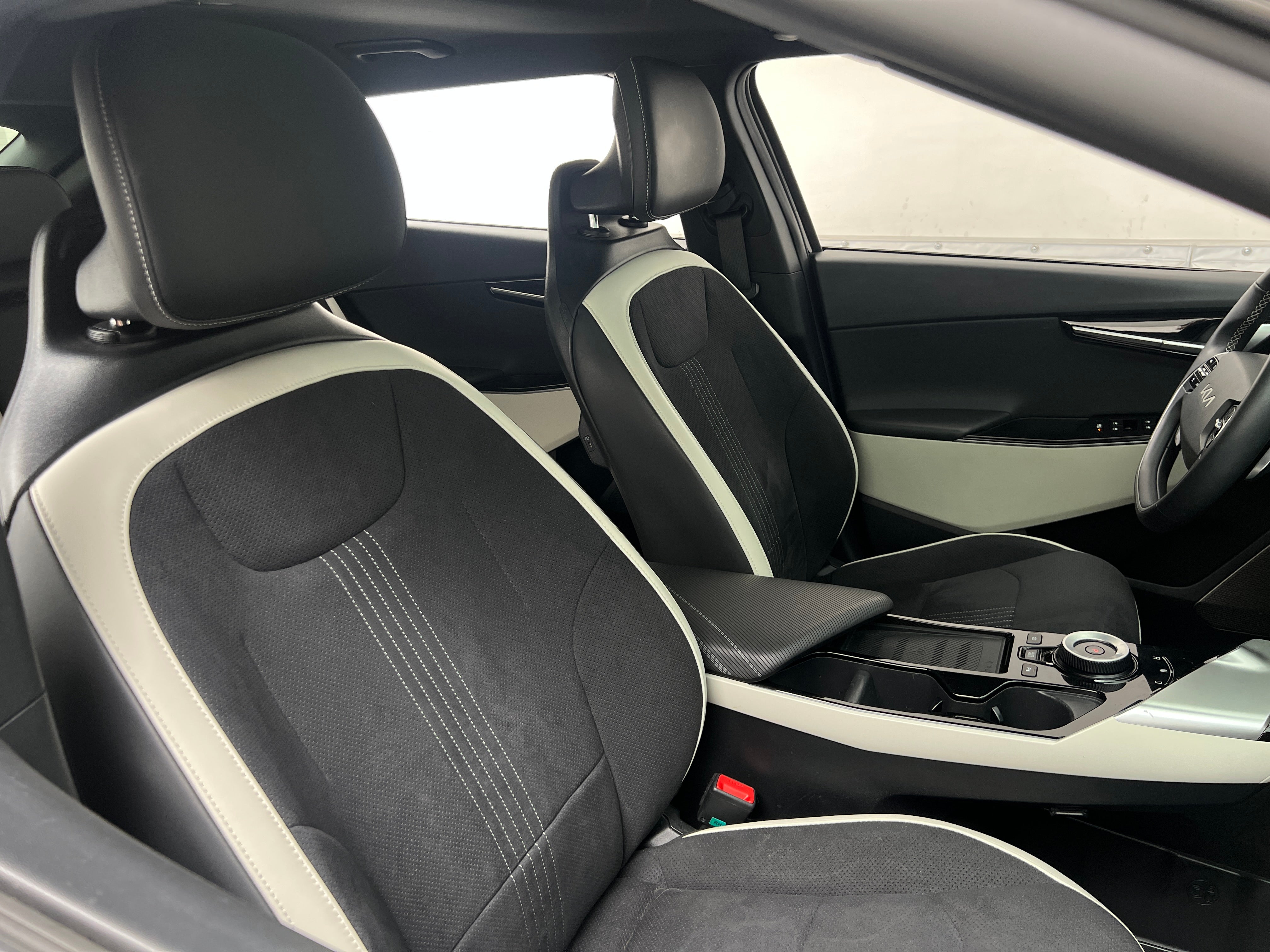 Used 2024 Kia EV6 GT-Line with VIN KNDC44LA6R5179948 for sale in Oak Creek, WI