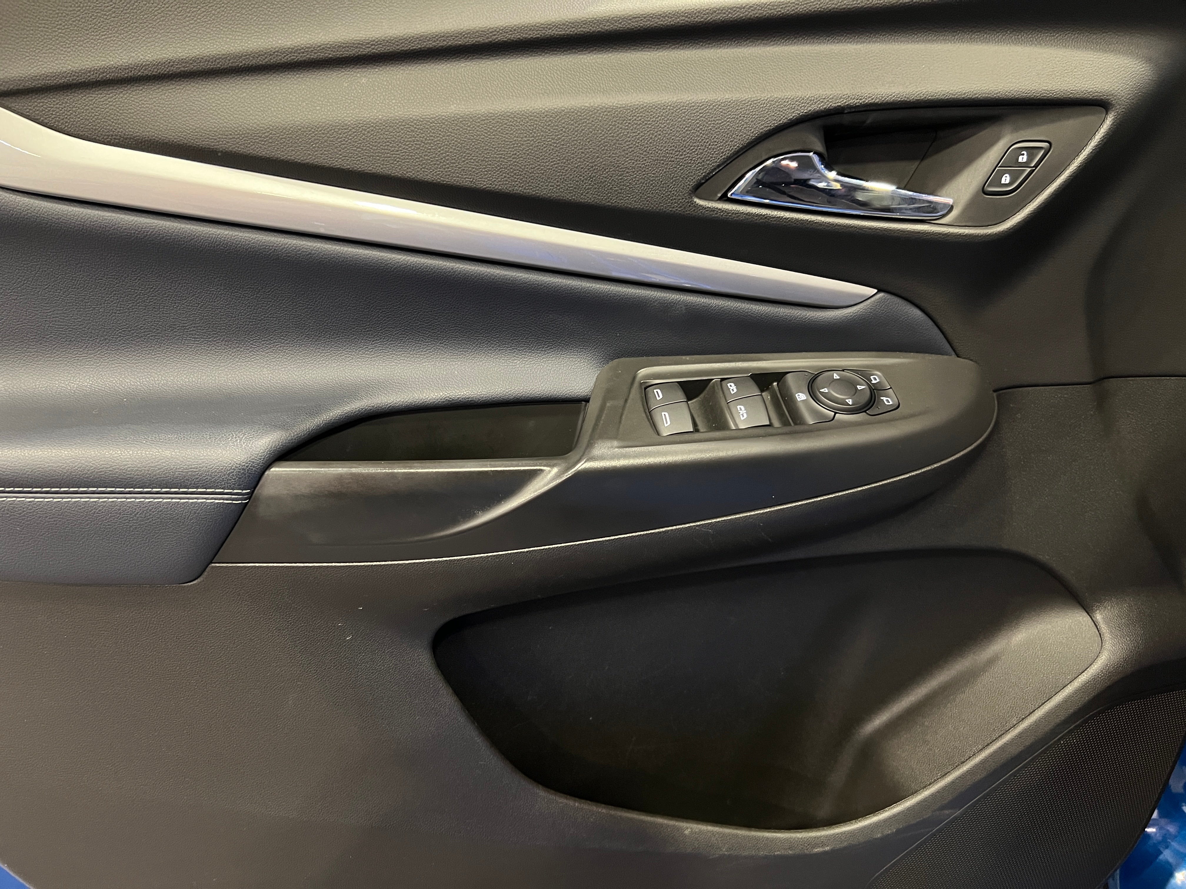 Used 2022 Chevrolet Bolt EUV LT with VIN 1G1FY6S07N4131342 for sale in Auburn, WA