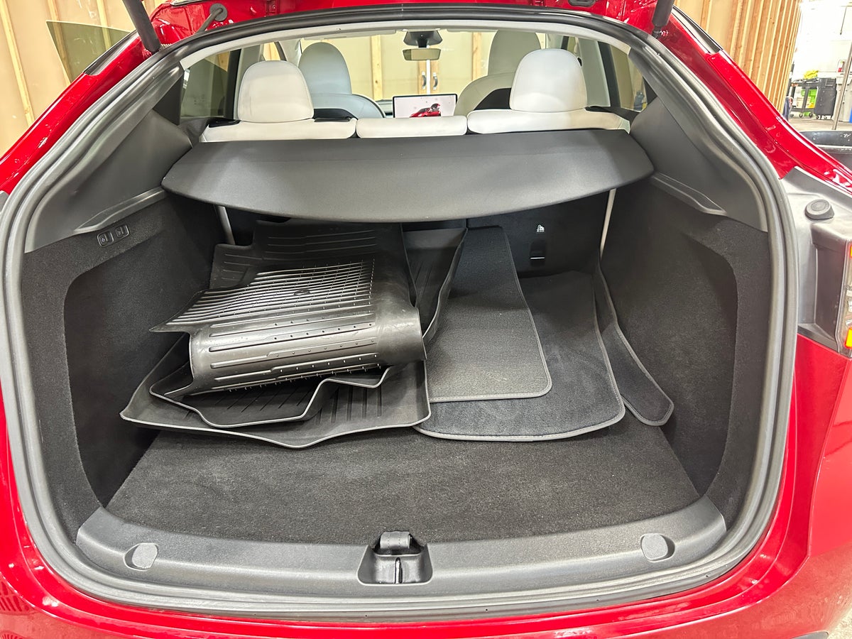2023 Tesla Model Y Long Range All-Wheel Drive in Red Multi-coat — photo 2