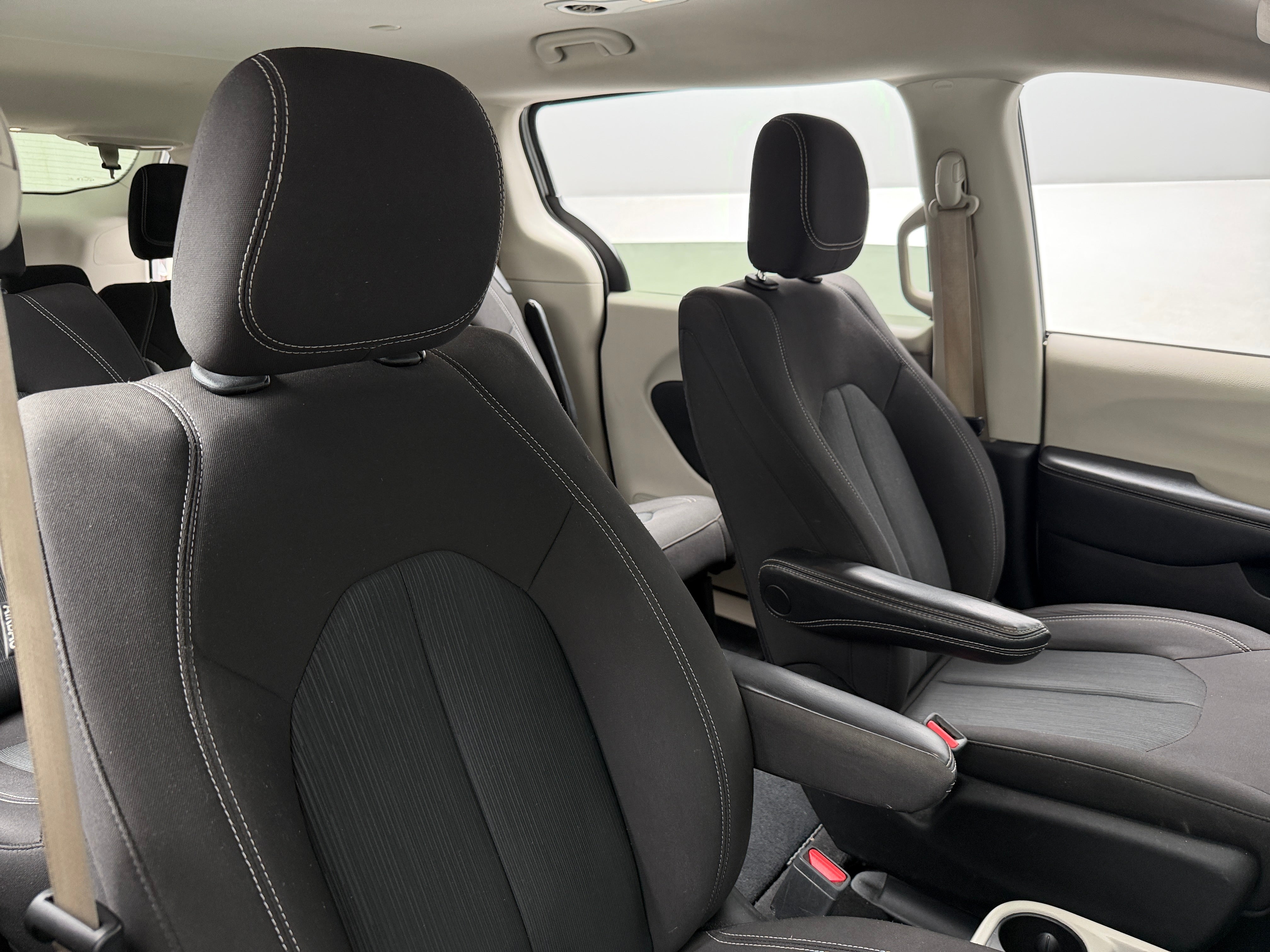 2023 Chrysler Voyager