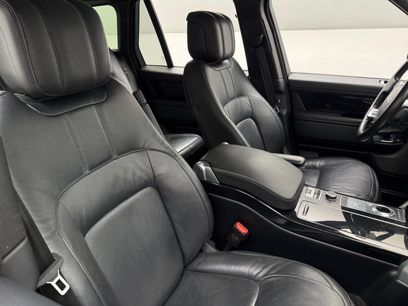 Thumbnail: 2019 Land Rover Range Rover - 2
