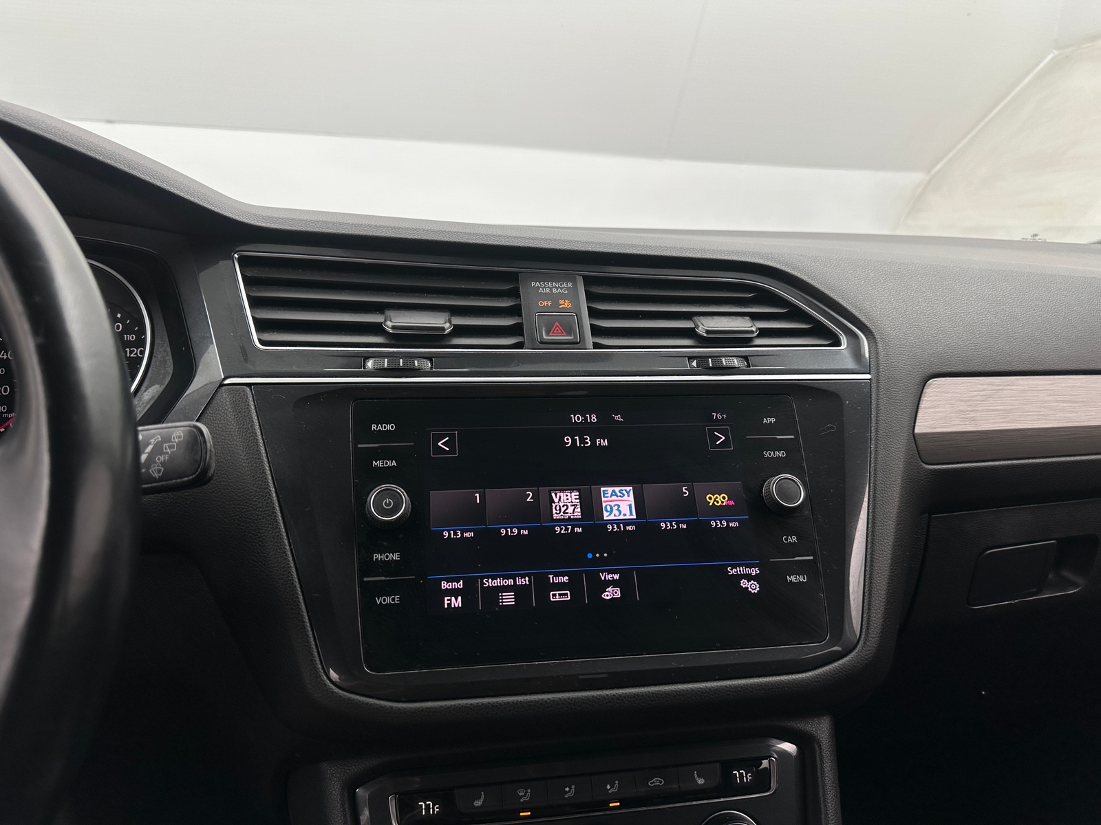 Thumbnail: 2018 Volkswagen Tiguan - 4