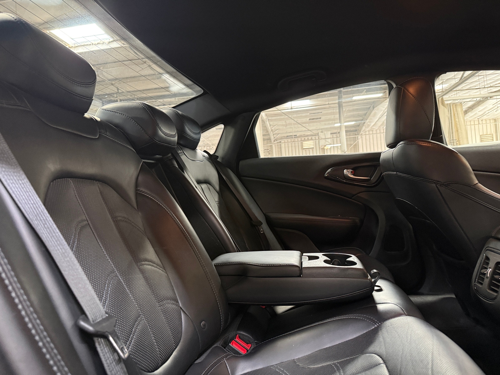 Thumbnail: 2016 Chrysler 200 - 5