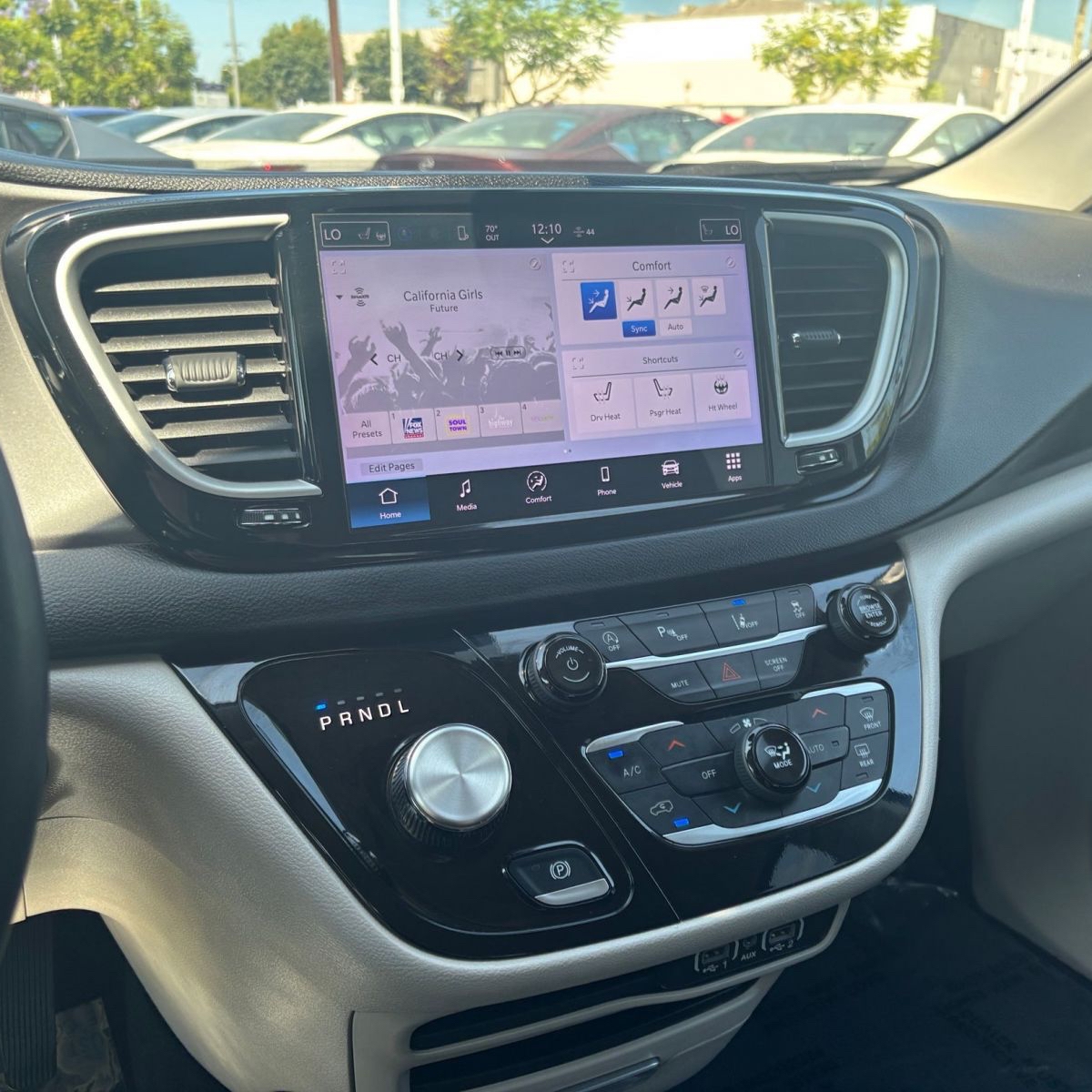 Thumbnail: 2024 Chrysler Pacifica - 4
