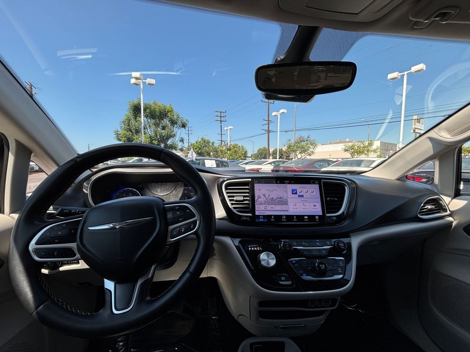 Thumbnail: 2024 Chrysler Pacifica - 3