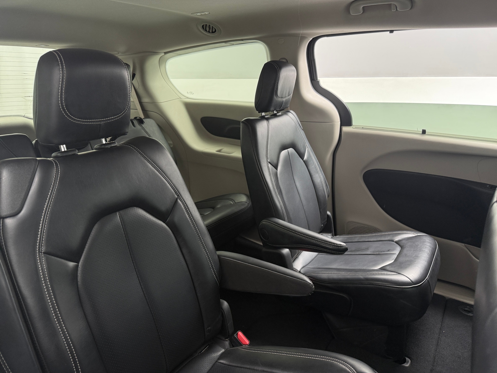 Thumbnail: 2023 Chrysler Pacifica - 5