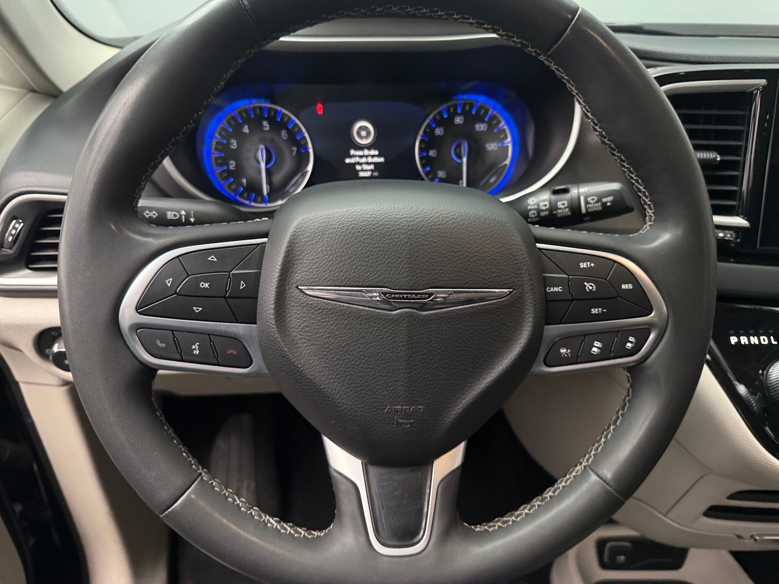 Thumbnail: 2023 Chrysler Pacifica - 4