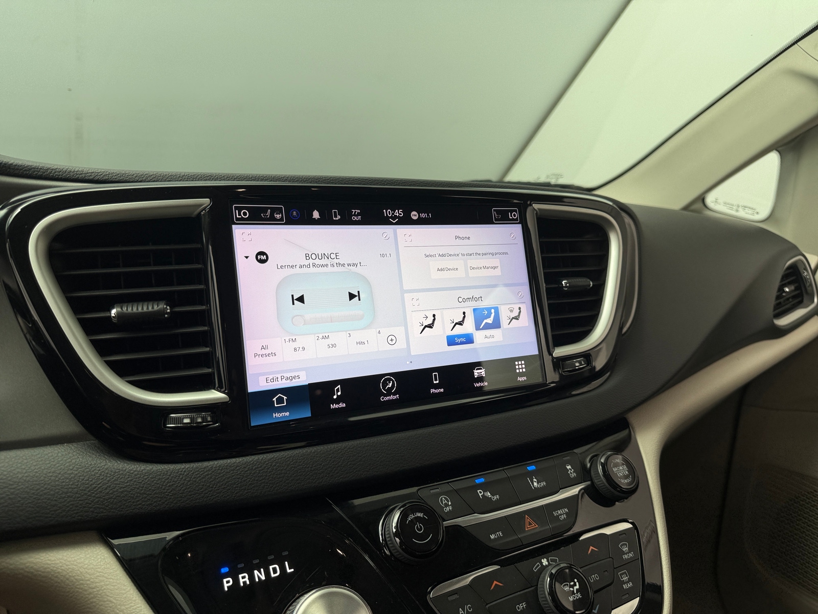 Thumbnail: 2023 Chrysler Pacifica - 3