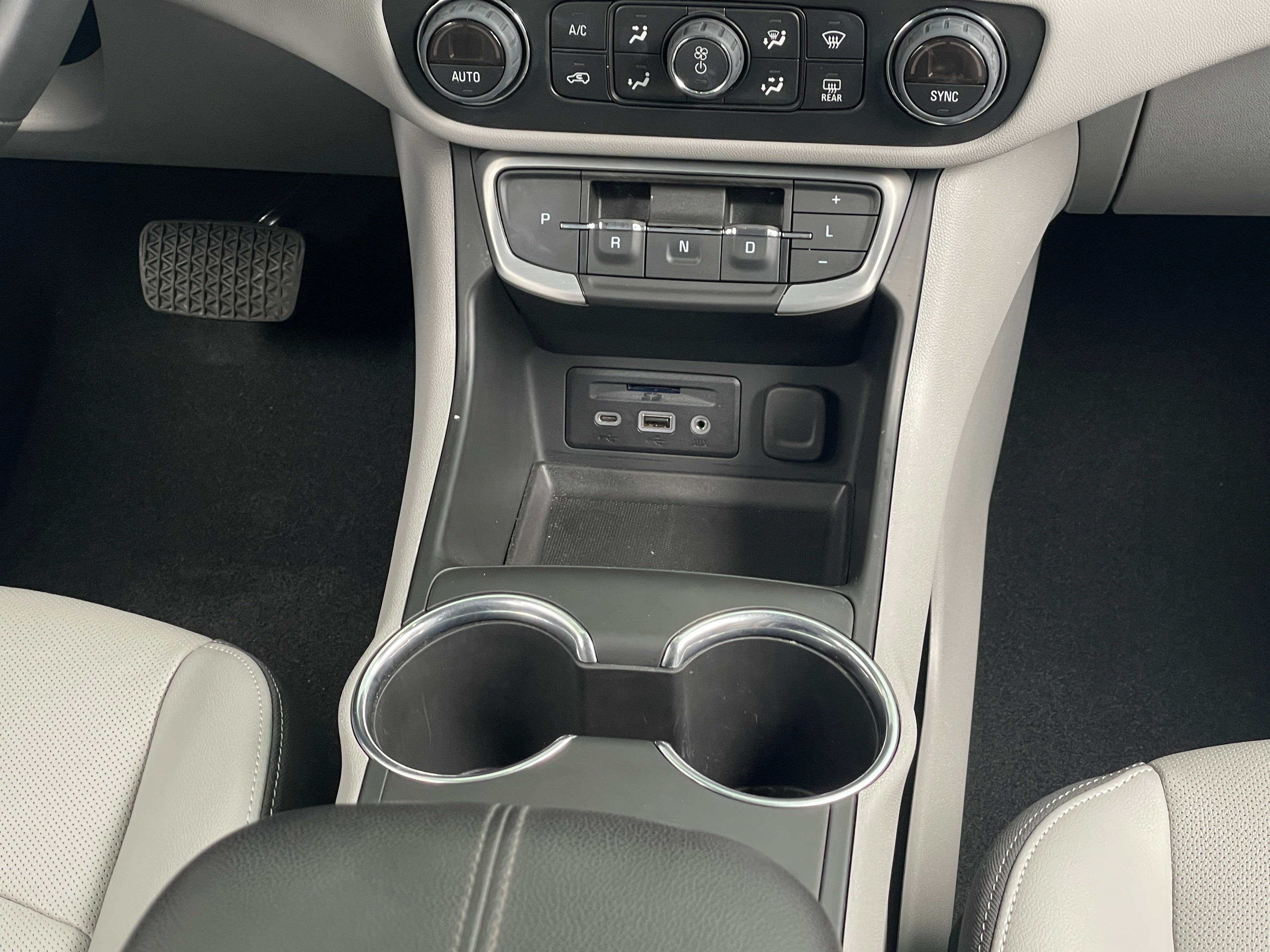2023 GMC Terrain SLT - Photo 6