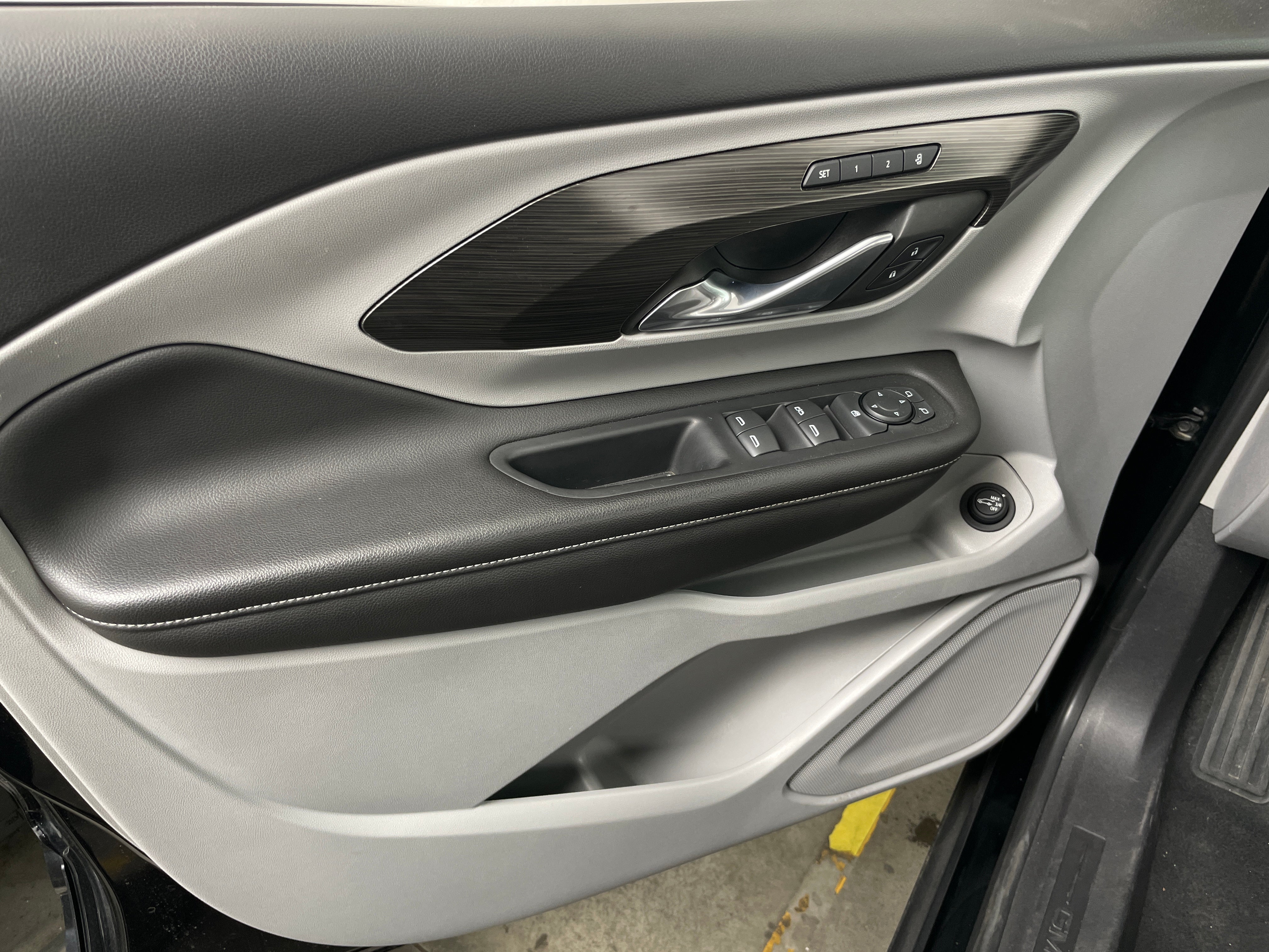 2023 GMC Terrain SLT - Photo 9