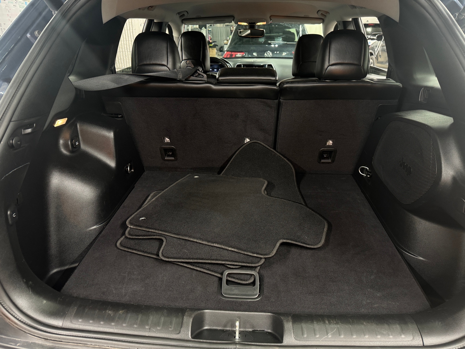 Thumbnail: 2019 Jeep Cherokee - 6