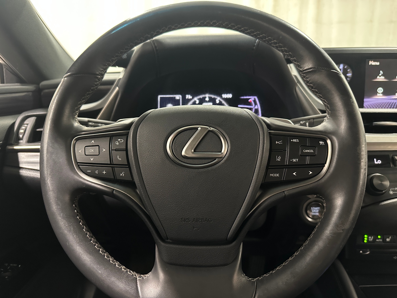 Thumbnail: 2020 Lexus ES - 4