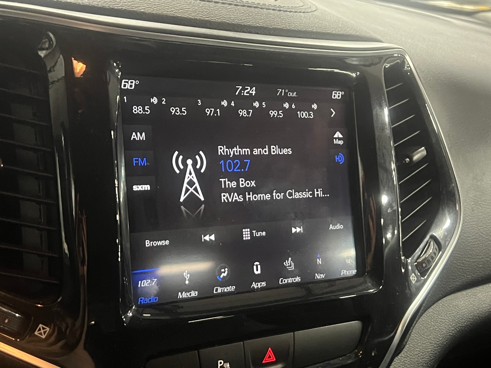 Thumbnail: 2019 Jeep Cherokee - 3