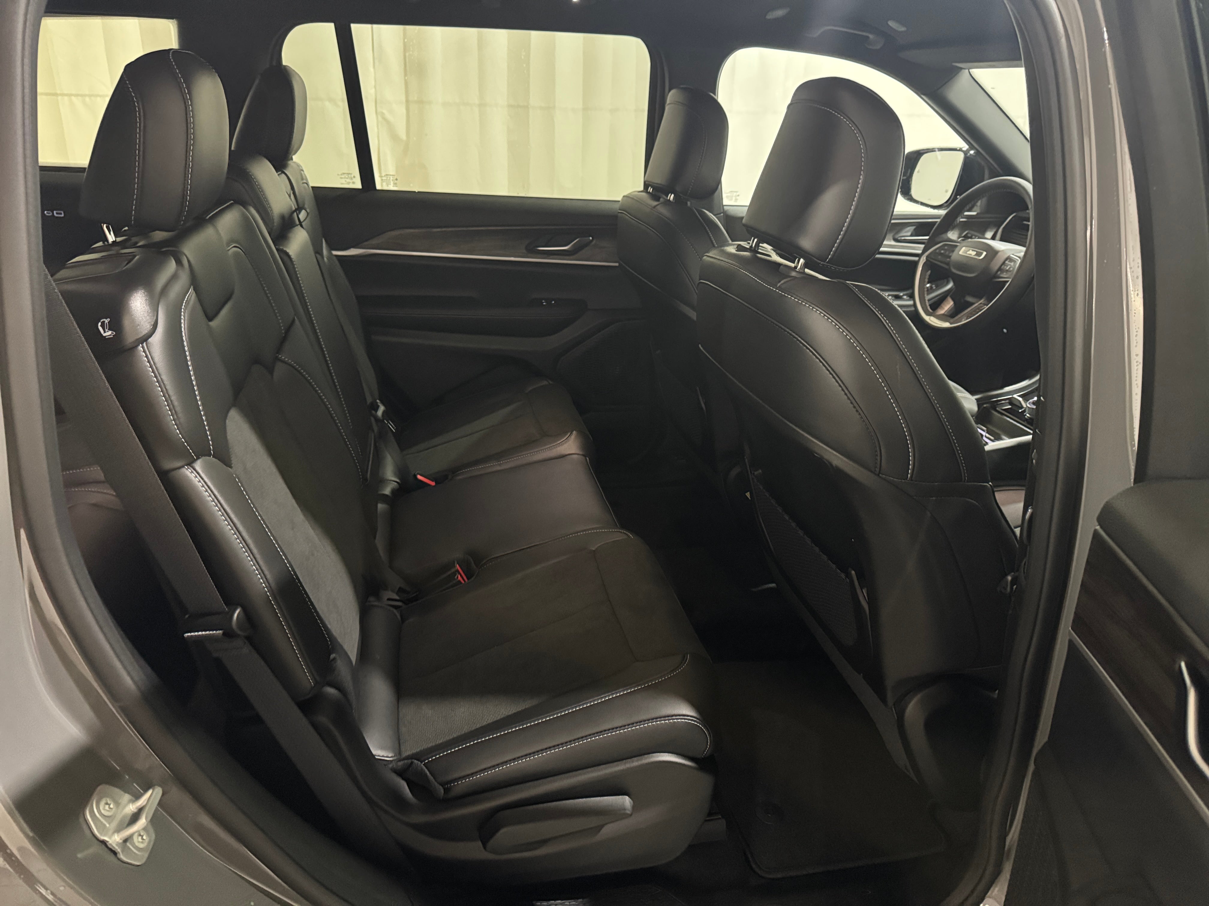2027 Jeep Grand Cherokee L