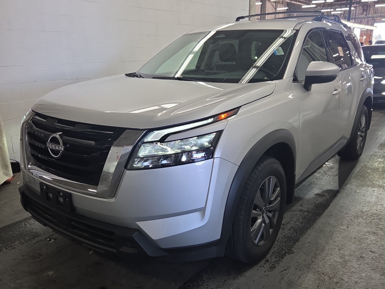 2025 Nissan Pathfinder SV