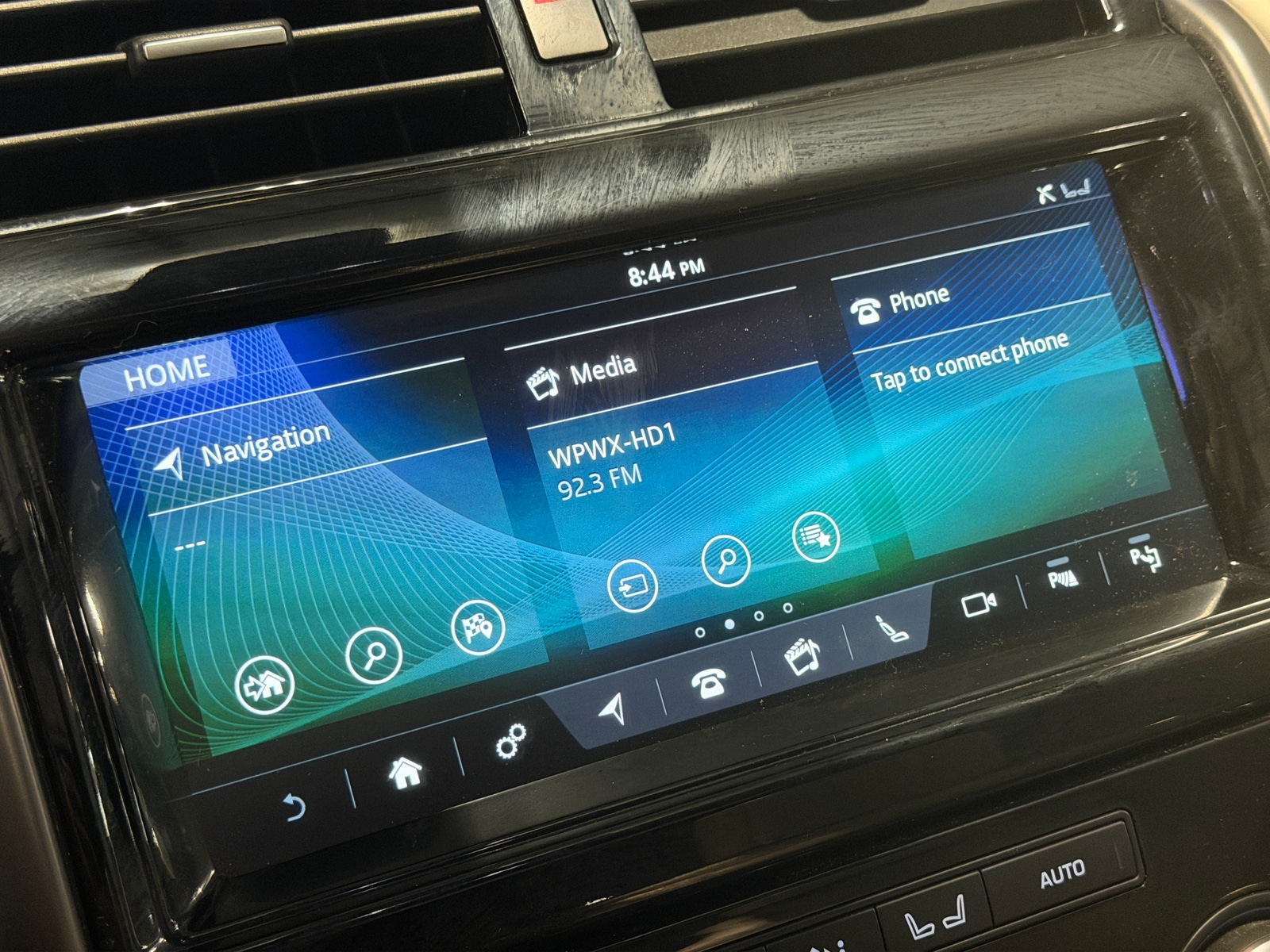 Thumbnail: 2020 Land Rover Discovery - 4