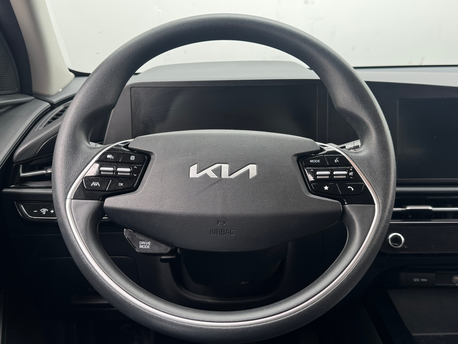 Thumbnail: 2023 Kia Niro - 5