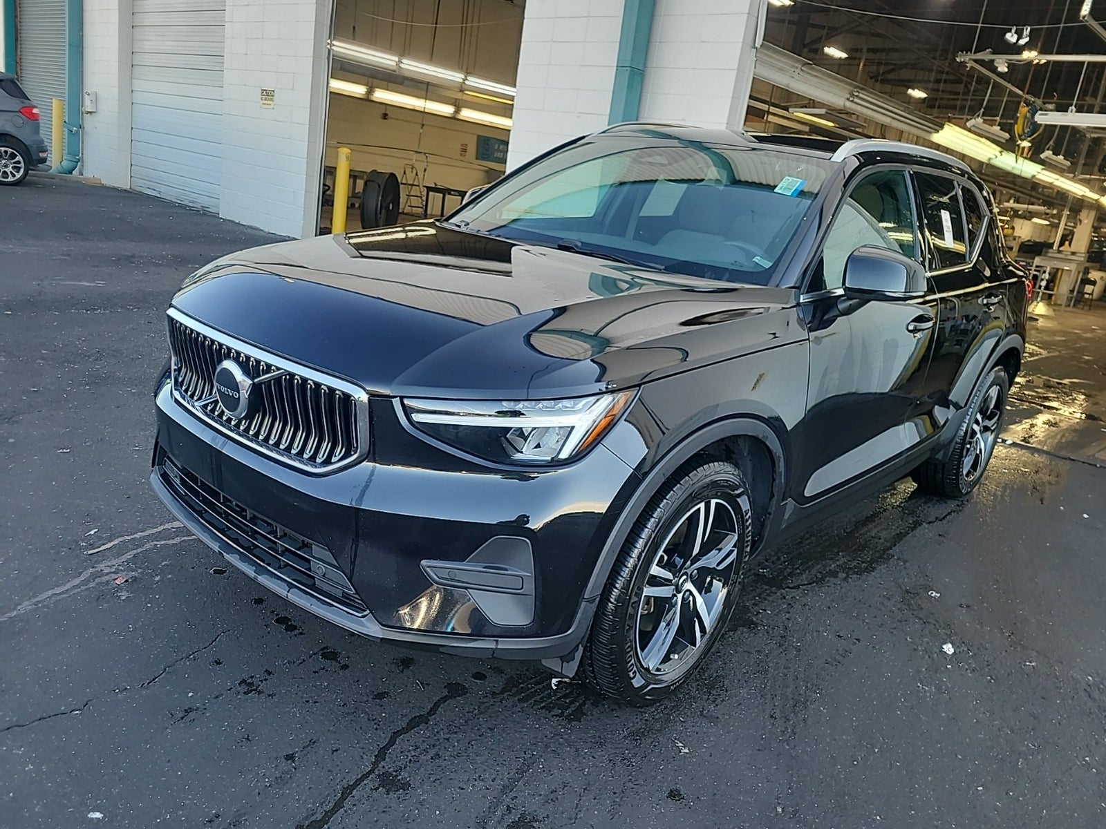 2024 Volvo XC40 Core Dark Theme