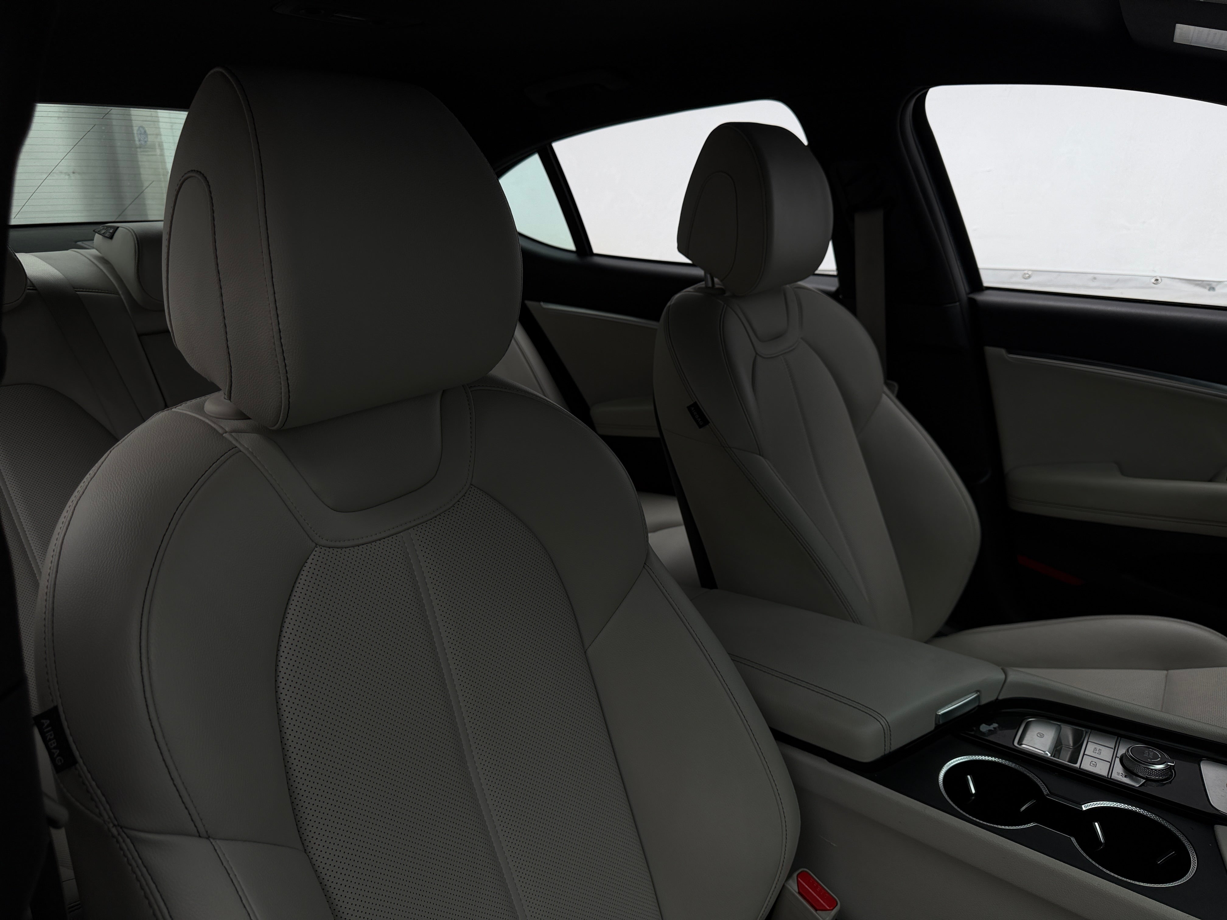 2025 GENESIS G70