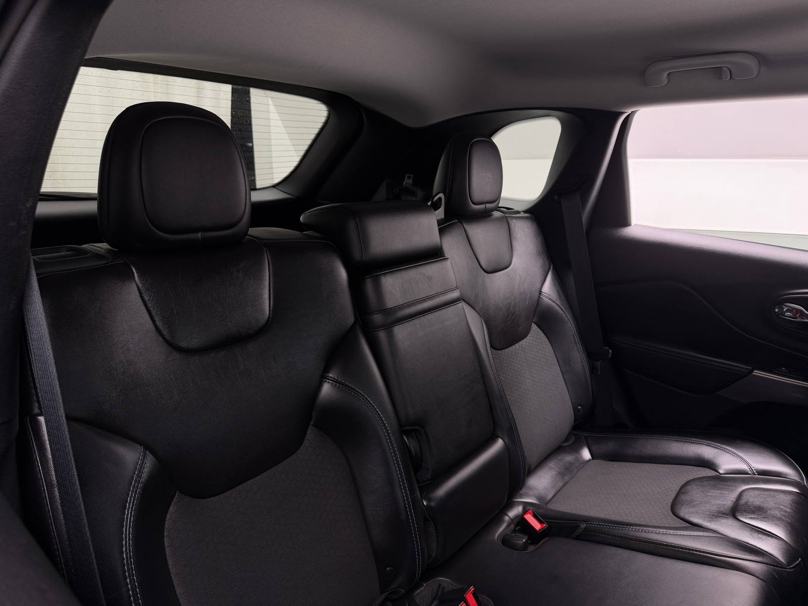 Thumbnail: 2019 Jeep Cherokee - 6