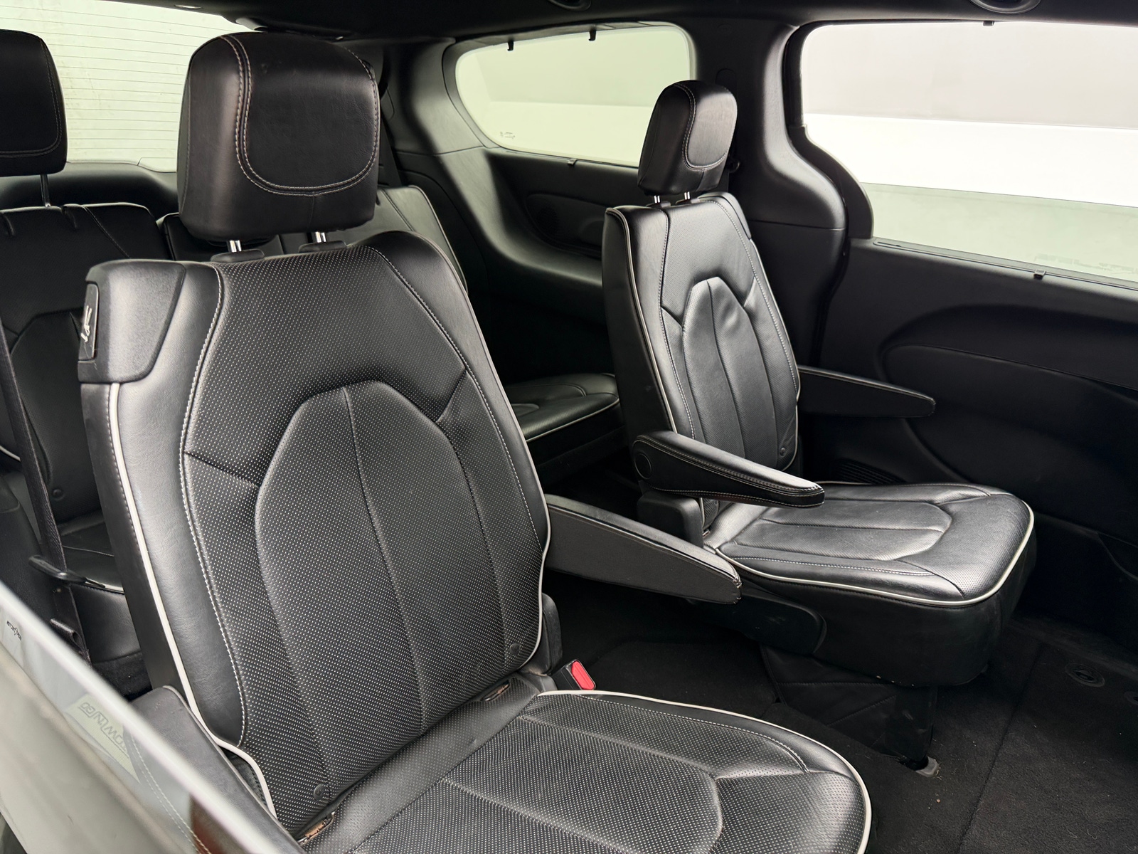 Thumbnail: 2018 Chrysler Pacifica - 5