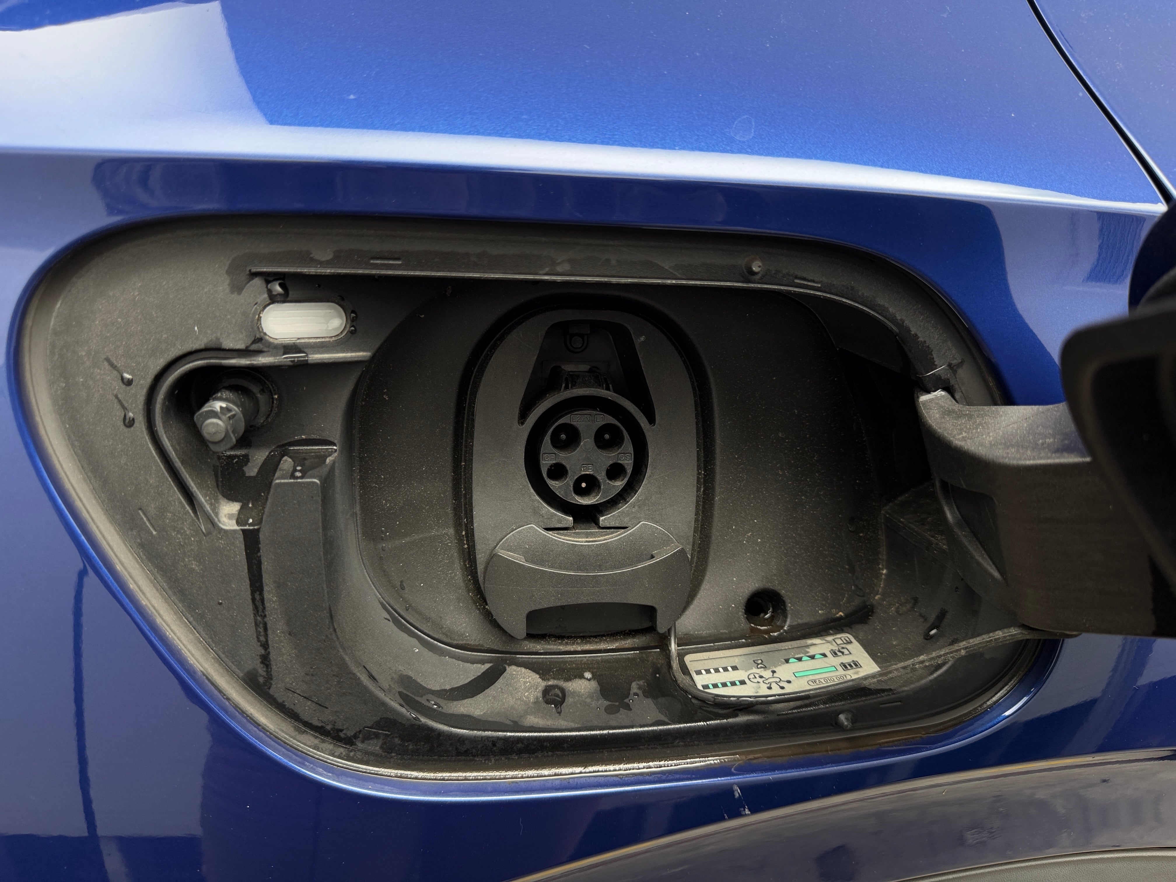 Used 2022 Volkswagen ID.4 PRO S with VIN WVGTMPE2XNP047521 for sale in Auburn, WA