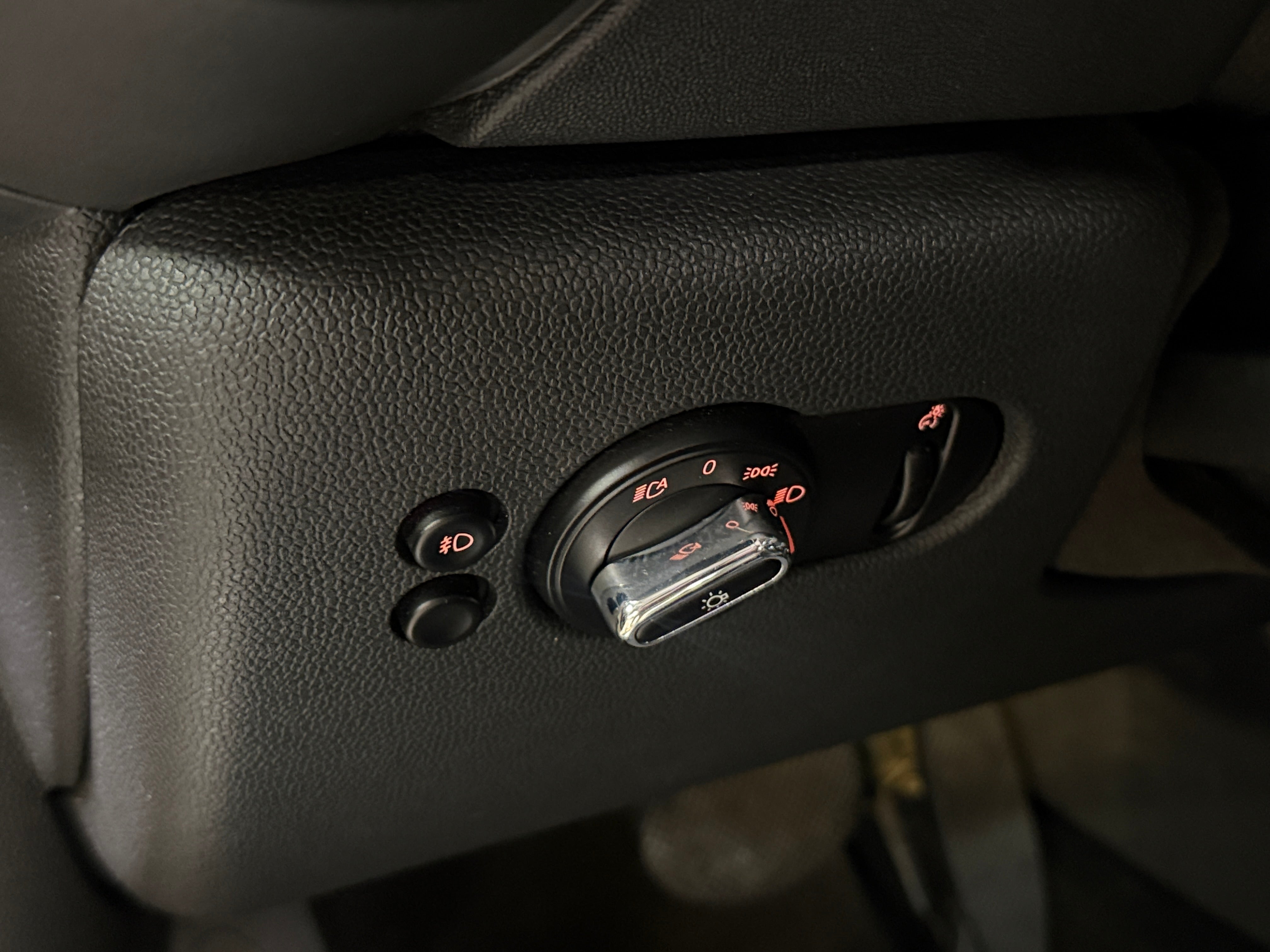 Used 2015 MINI Cooper S with VIN WMWXU3C56F2B58867 for sale in Pewaukee, WI