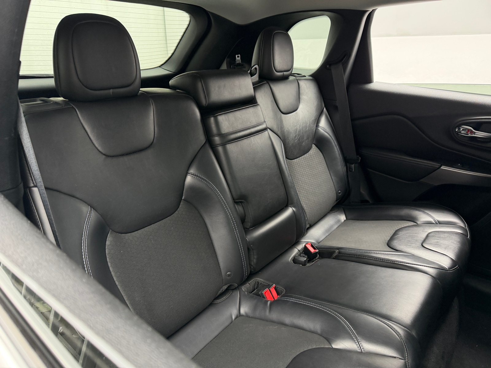 Thumbnail: 2019 Jeep Cherokee - 6