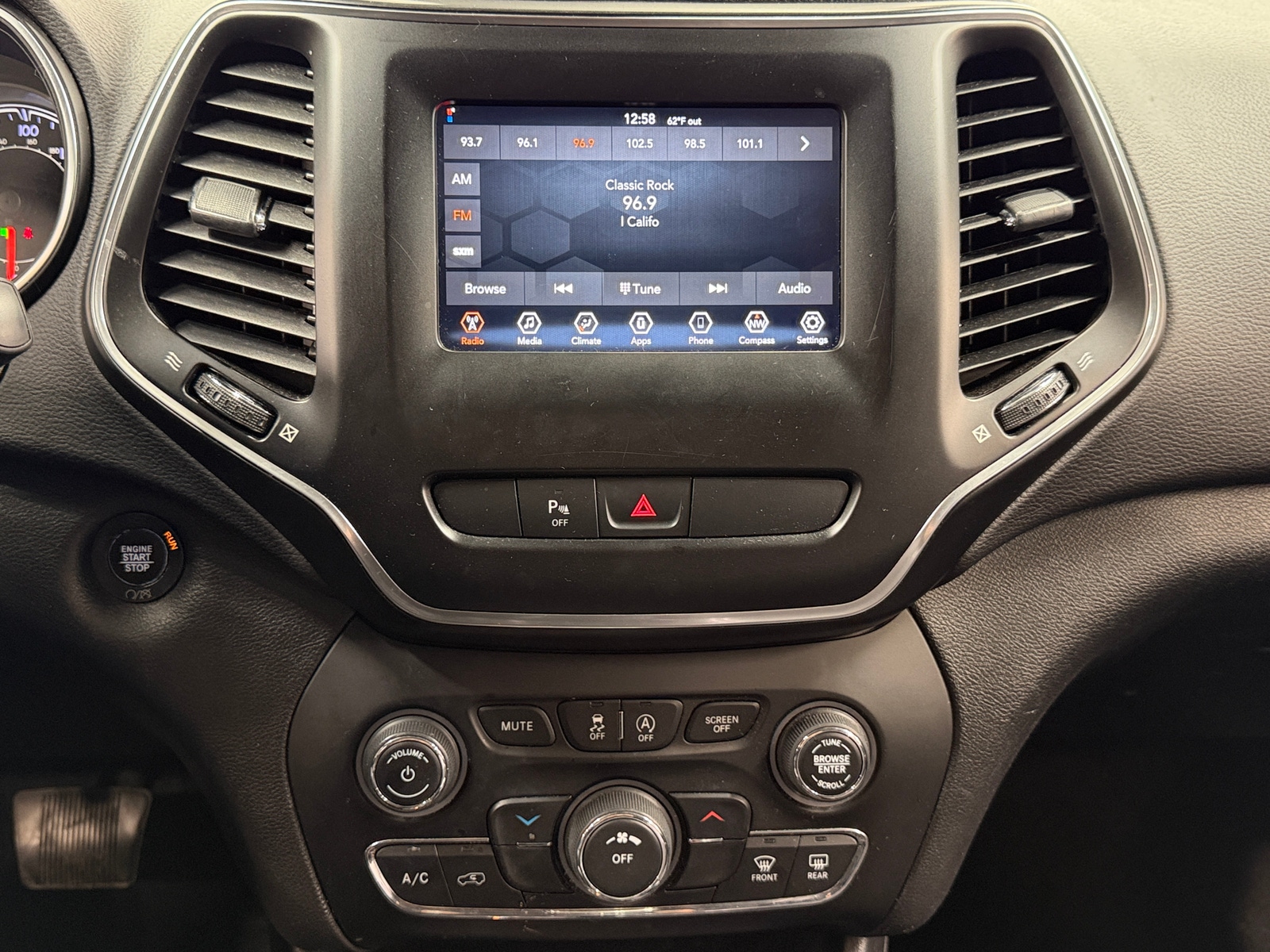 Thumbnail: 2019 Jeep Cherokee - 4