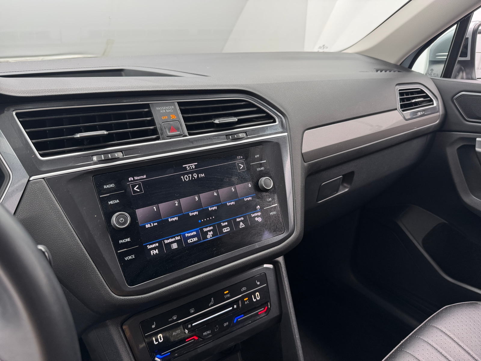 Thumbnail: 2024 Volkswagen Tiguan - 4