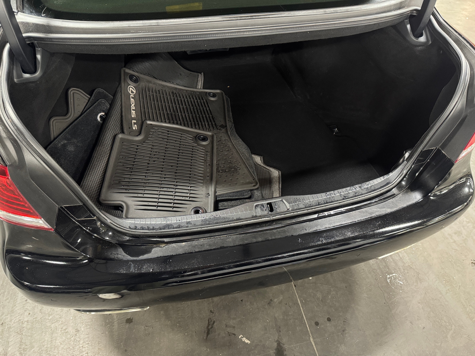 Thumbnail: 2013 Lexus LS - 7
