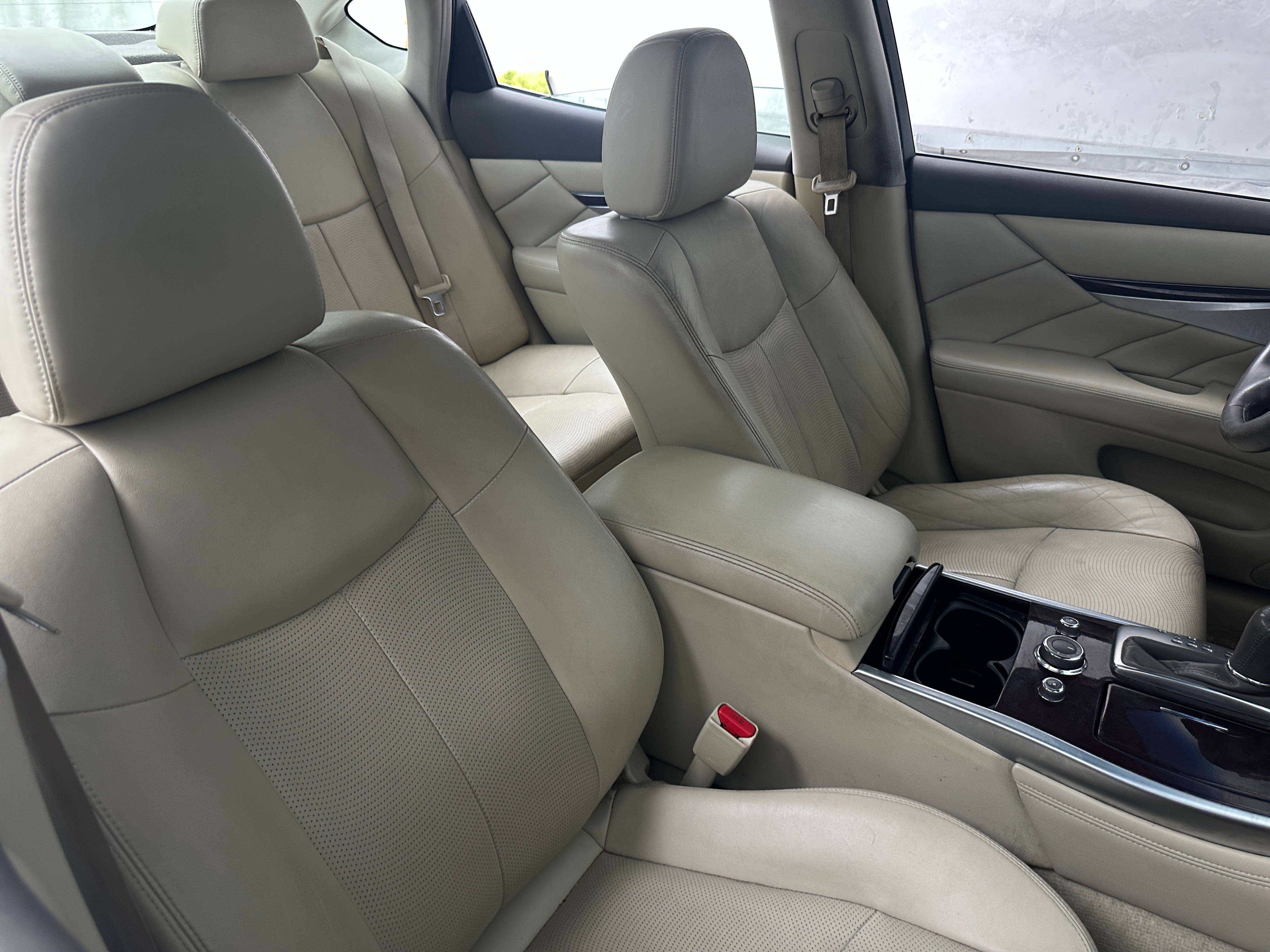 2015 INFINITI Q70 3.7