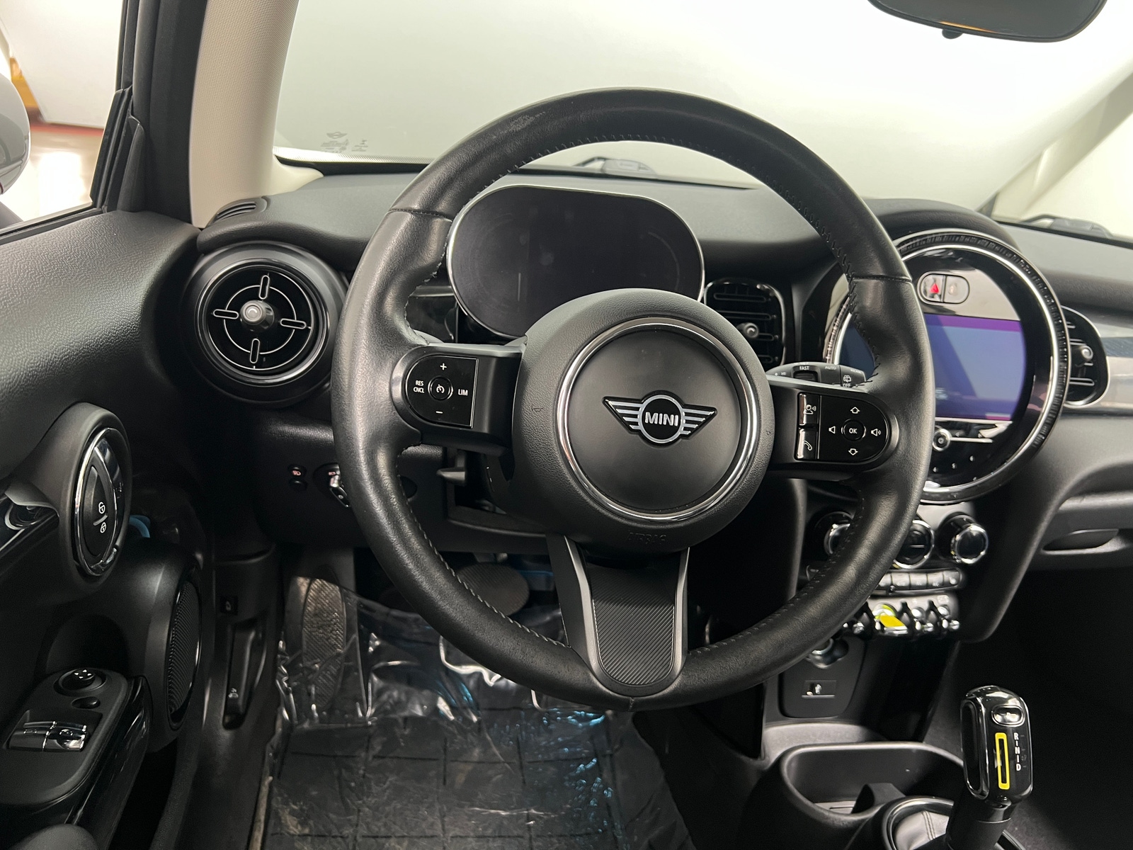 Thumbnail: 2022 MINI Cooper Hardtop - 4