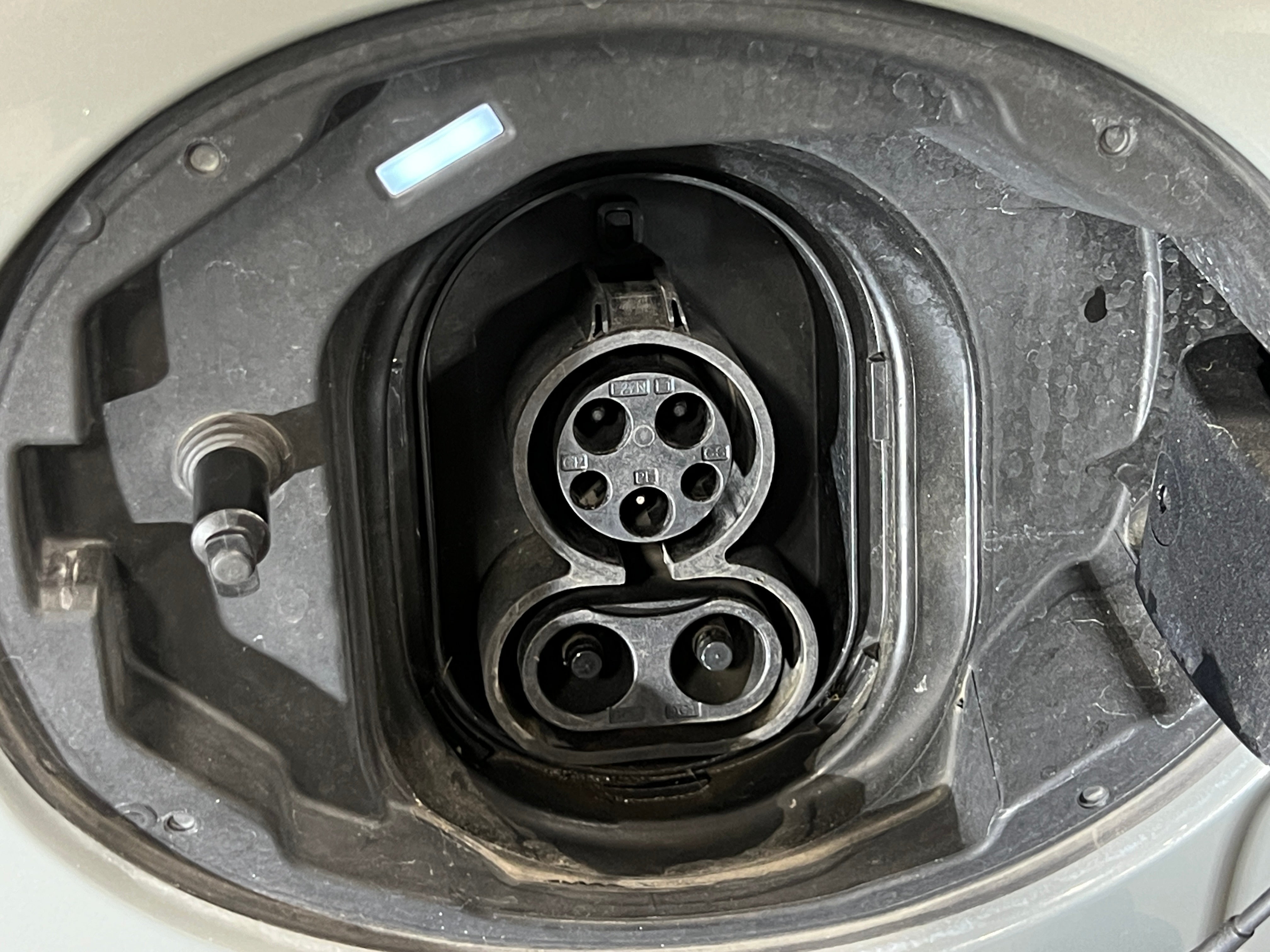 Used 2022 MINI Hardtop 2 Door SE with VIN WMW13DJ02N2S27961 for sale in Oak Creek, WI